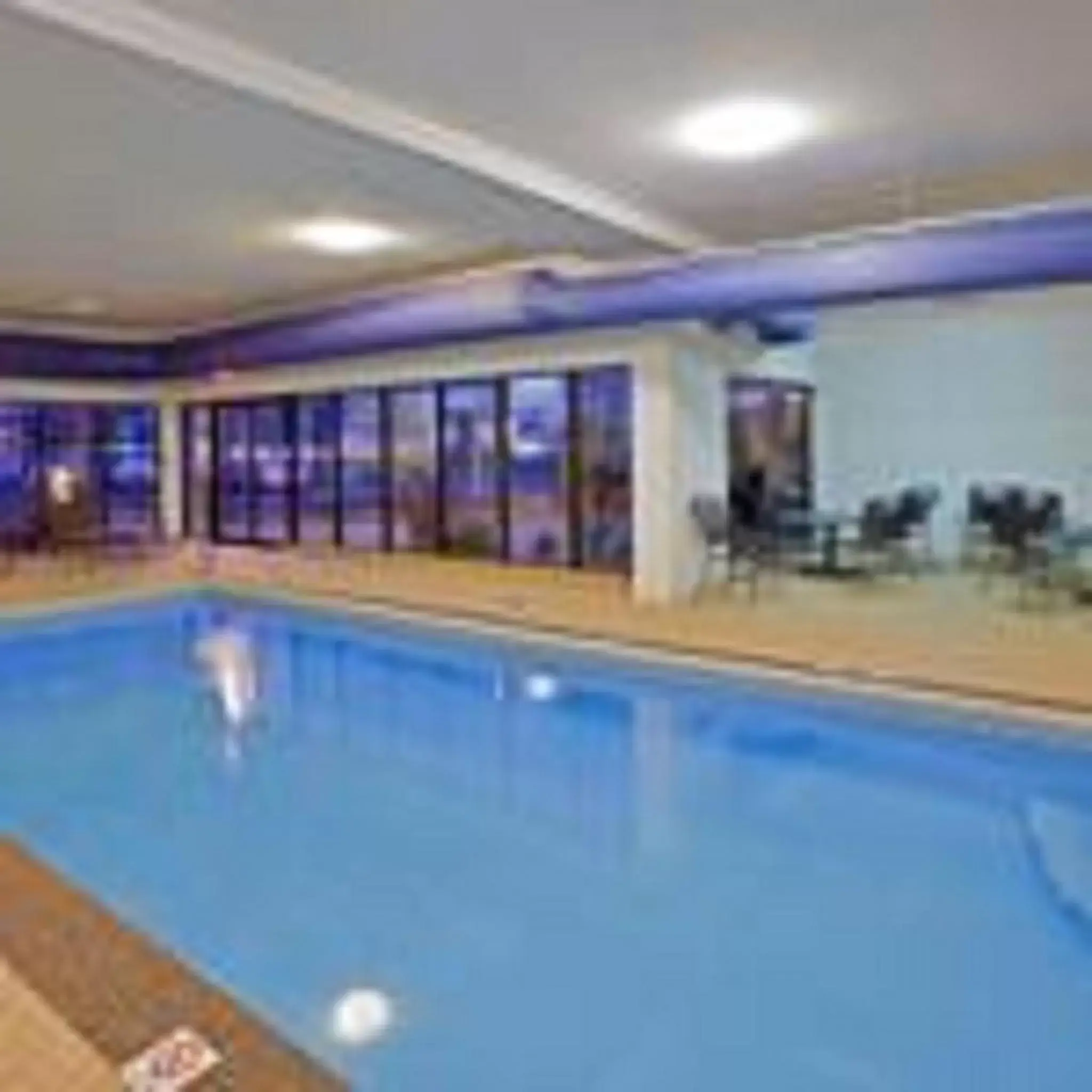 Swimming Pool in Radisson Cleveland Airport