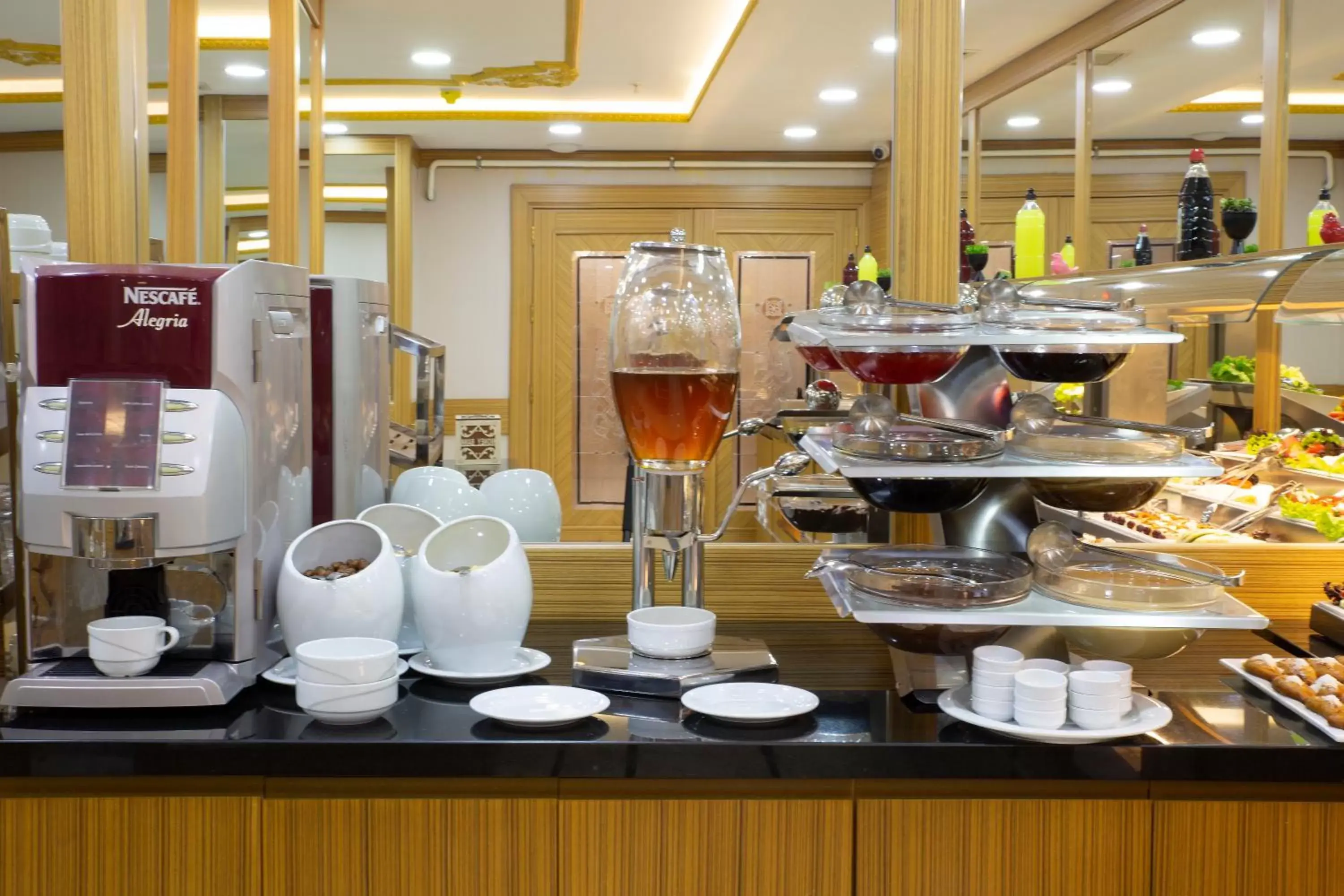 Coffee/tea facilities in Alpinn Hotel DUE
