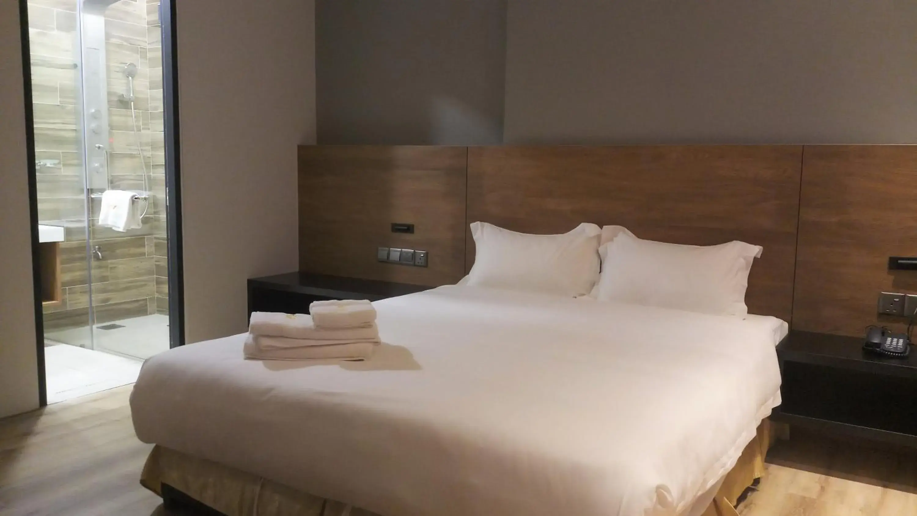 Bedroom, Bed in Roxy Hotel Padungan Bedroom, Bed in Roxy Hotel Padungan