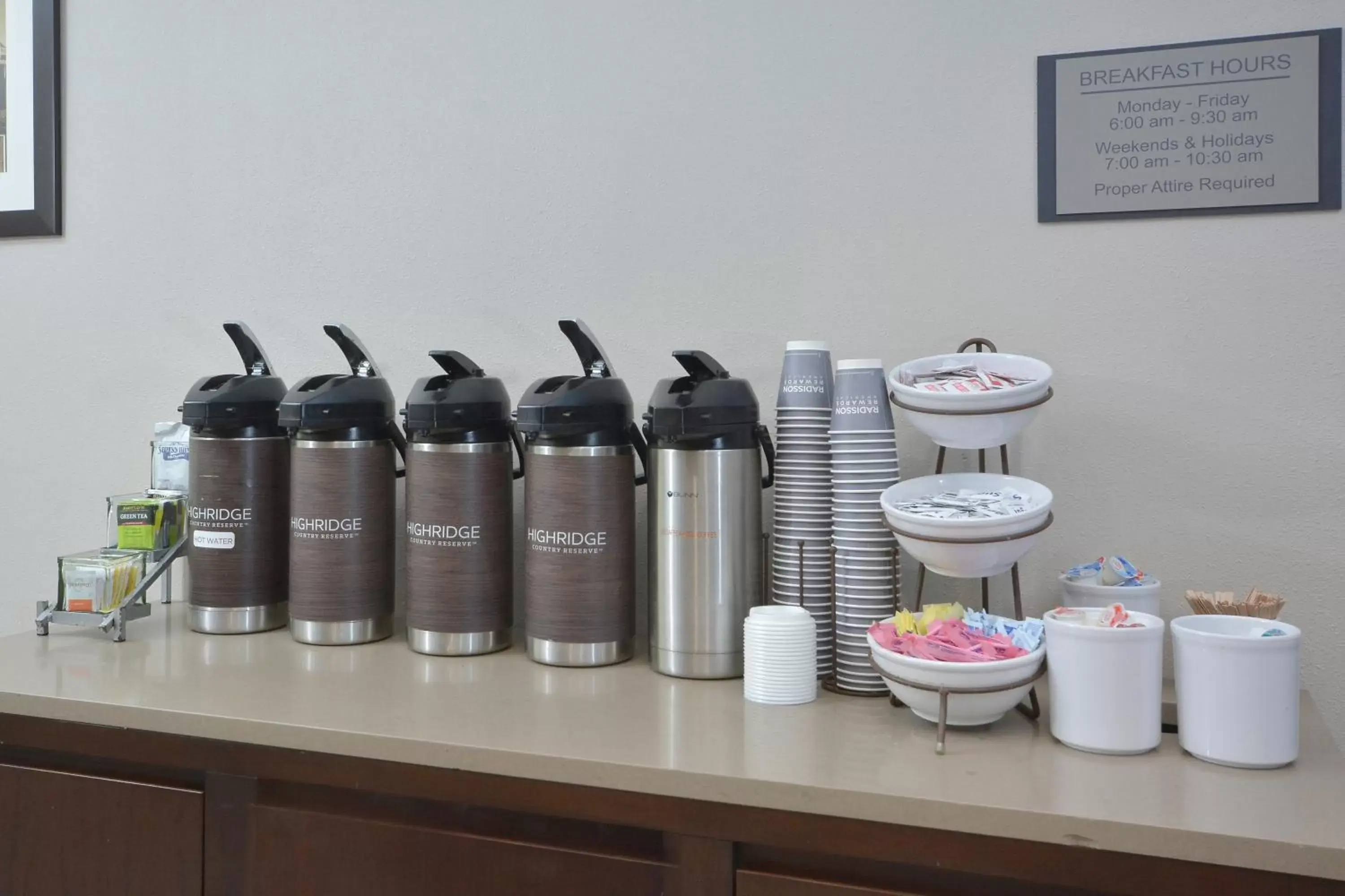 Coffee/tea facilities in Country Inn & Suites by Radisson Asheville West