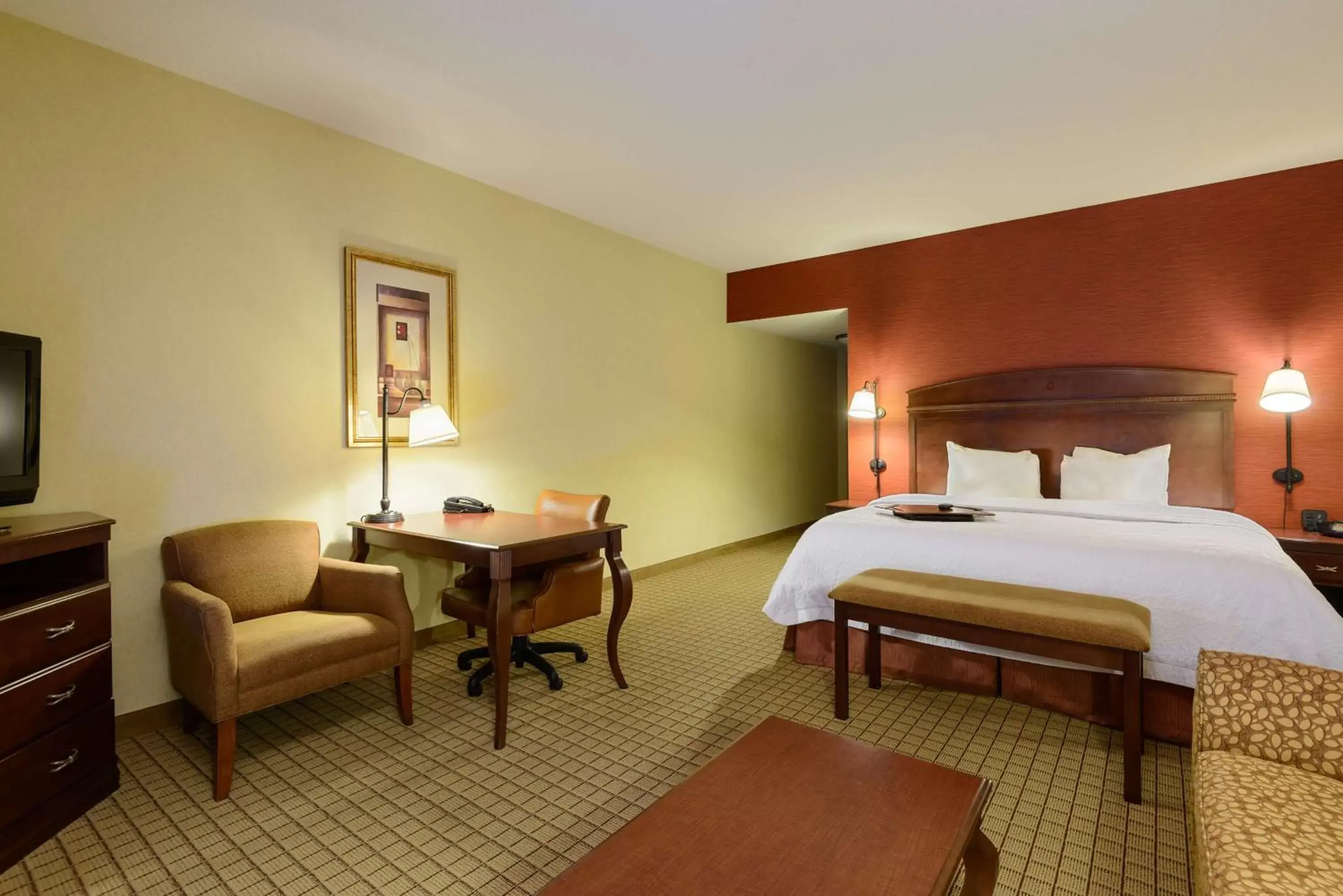 Bed in Hampton Inn and Suites Peoria at Grand Prairie