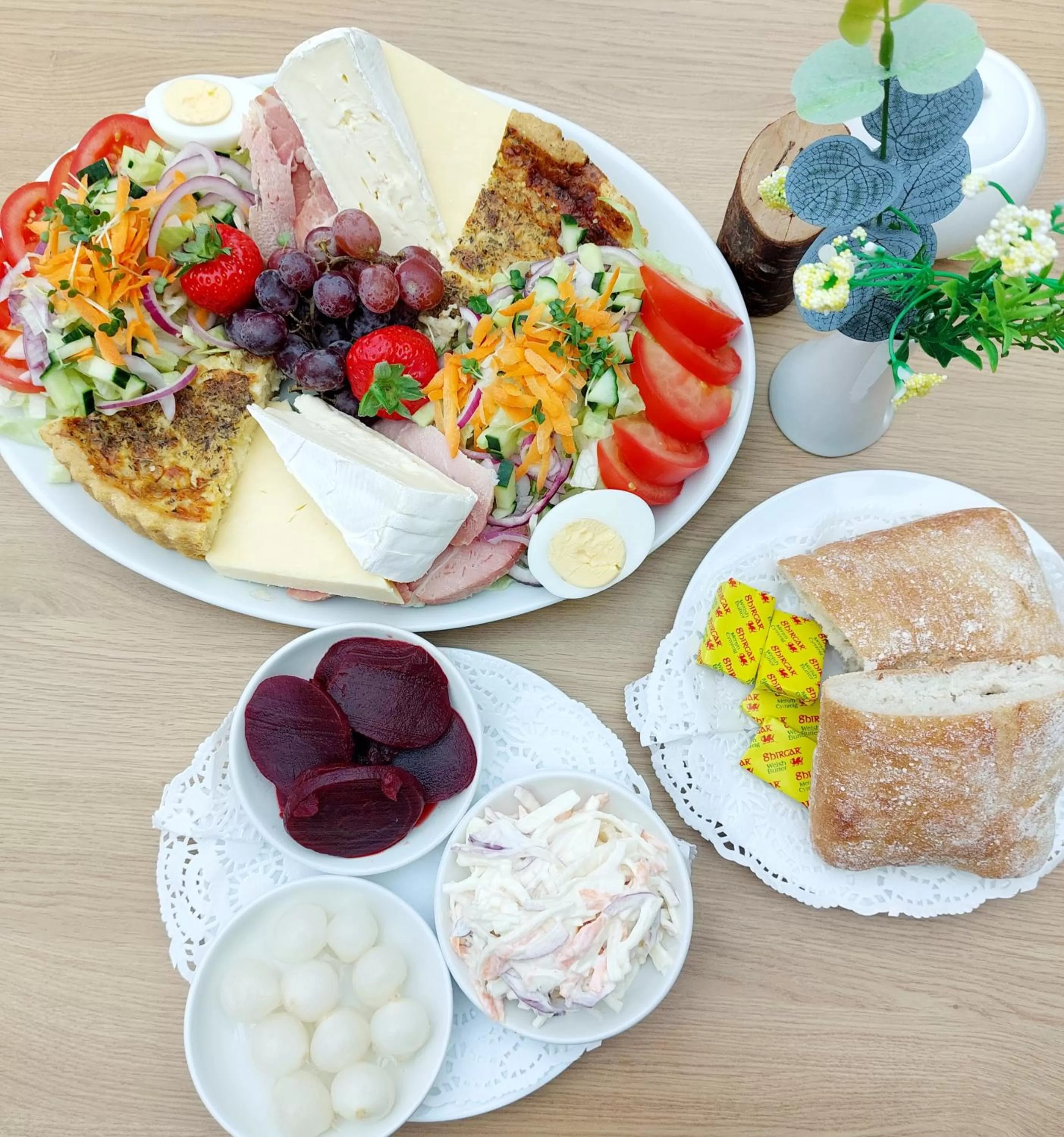 Restaurant/places to eat, Food in Penbont House