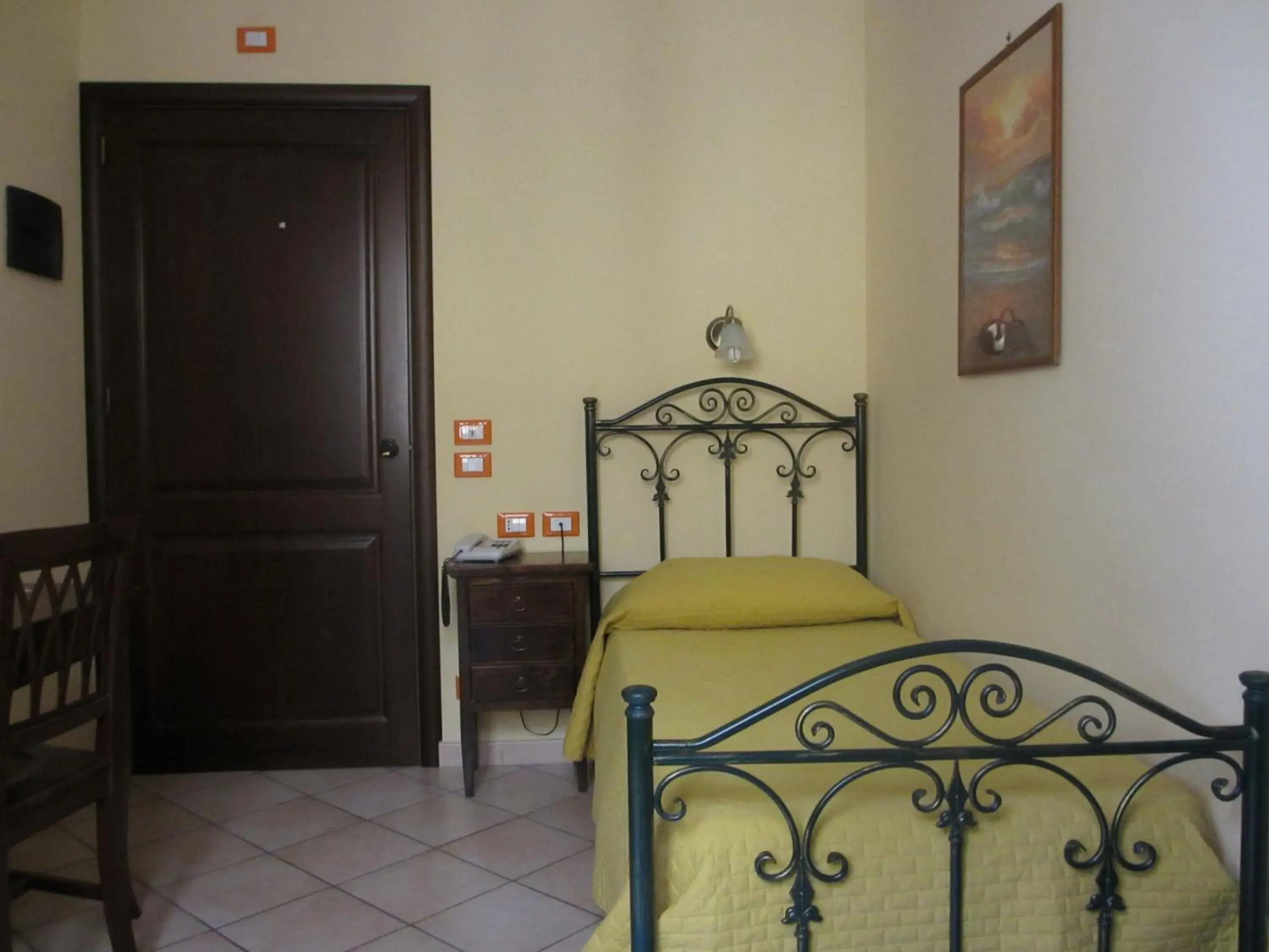 Photo of the whole room, Bed in Hotel Columbia Photo of the whole room, Bed in Hotel Columbia