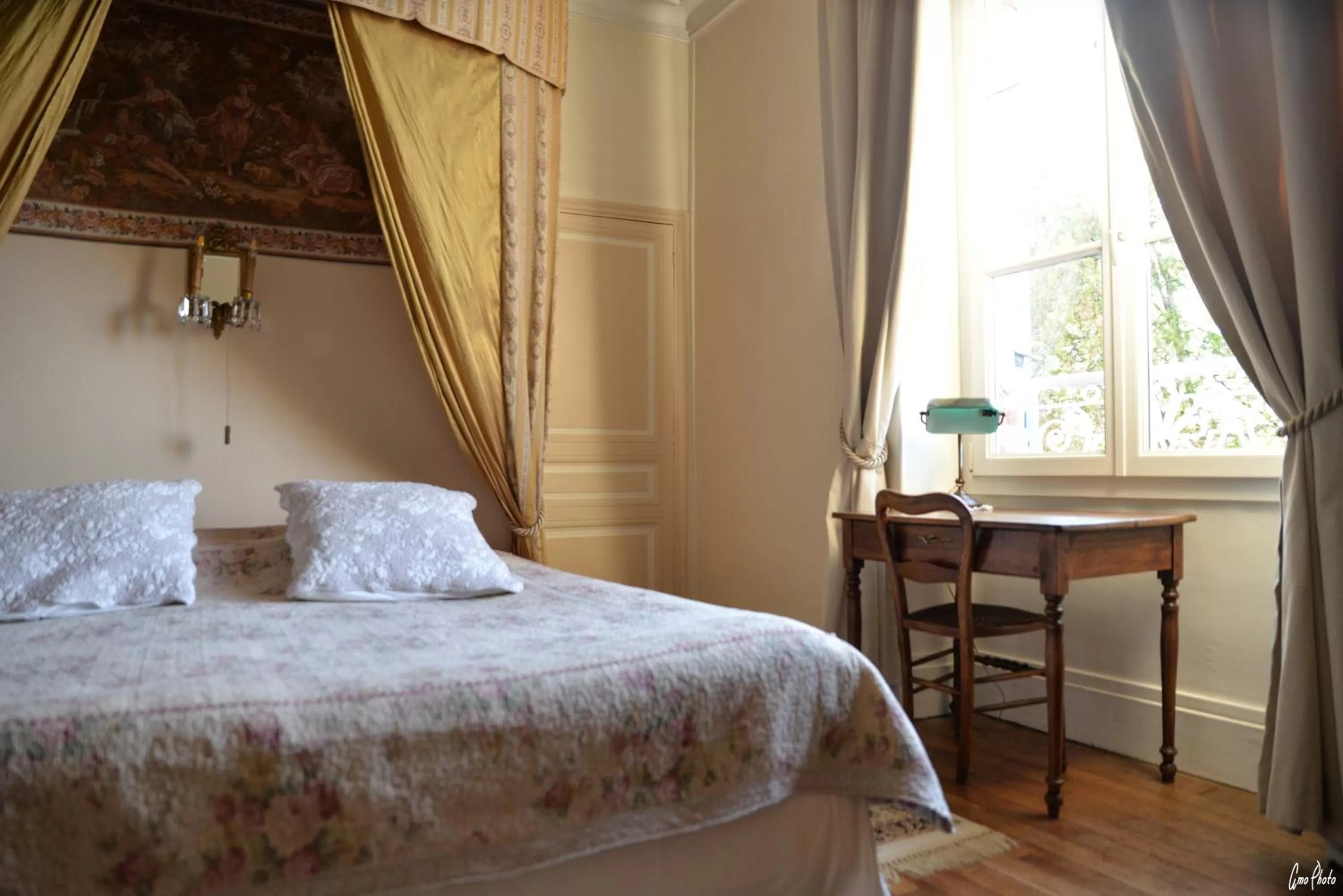 Photo of the whole room, Bed in L'Oustal