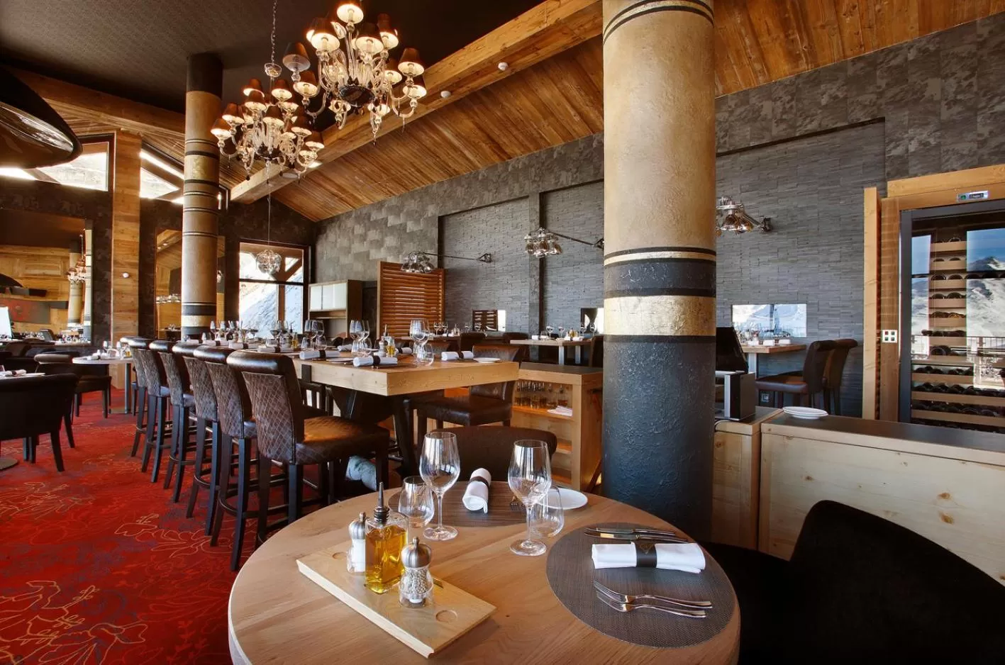 Restaurant/places to eat in Hôtel Koh-I Nor by Les Etincelles