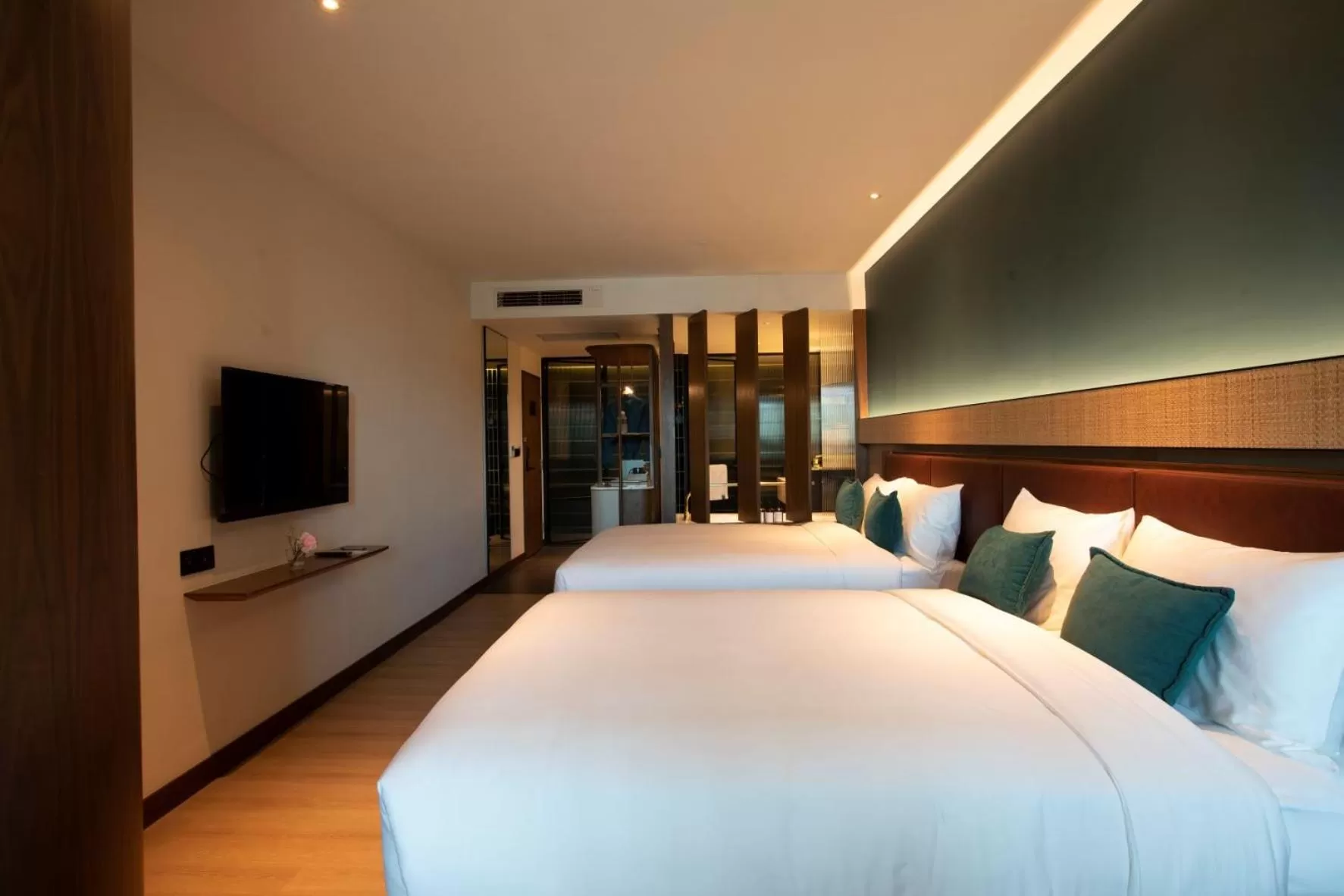 Bed in The LUMA Hotel, a Member of Design Hotels