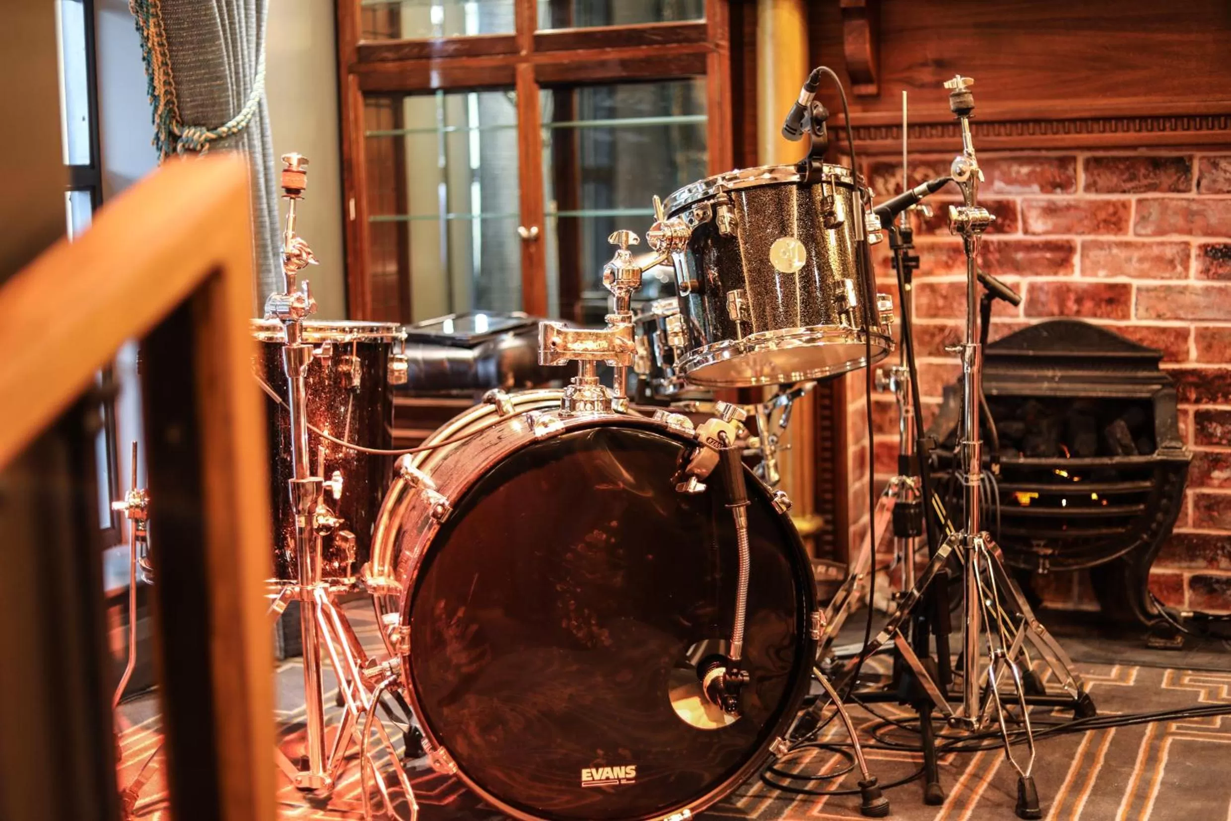 Evening entertainment in The Lansdowne Hotel