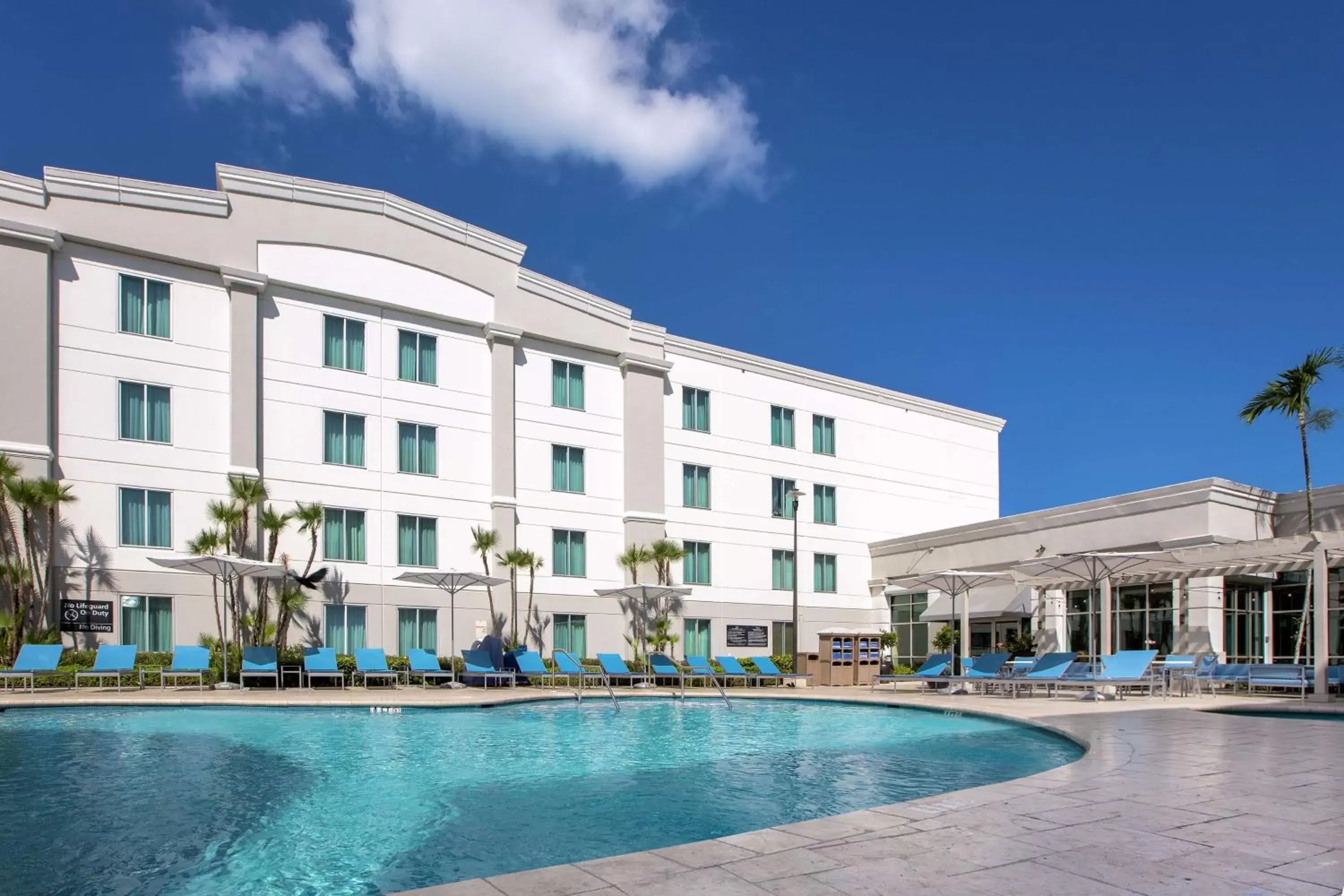 Pool view, Property Building in Hampton Inn & Suites San Juan