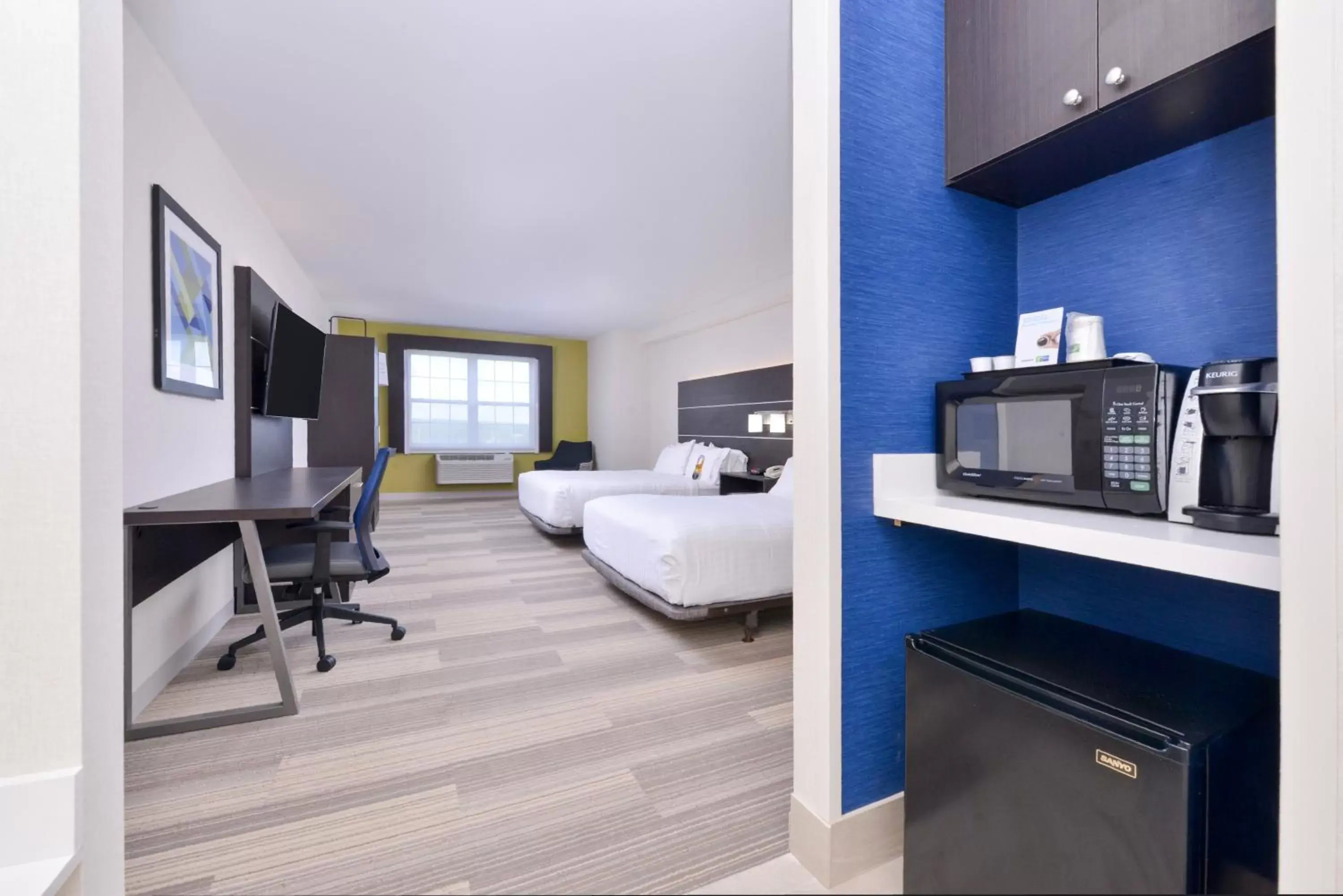 Bedroom in Holiday Inn Express Mystic, an IHG Hotel
