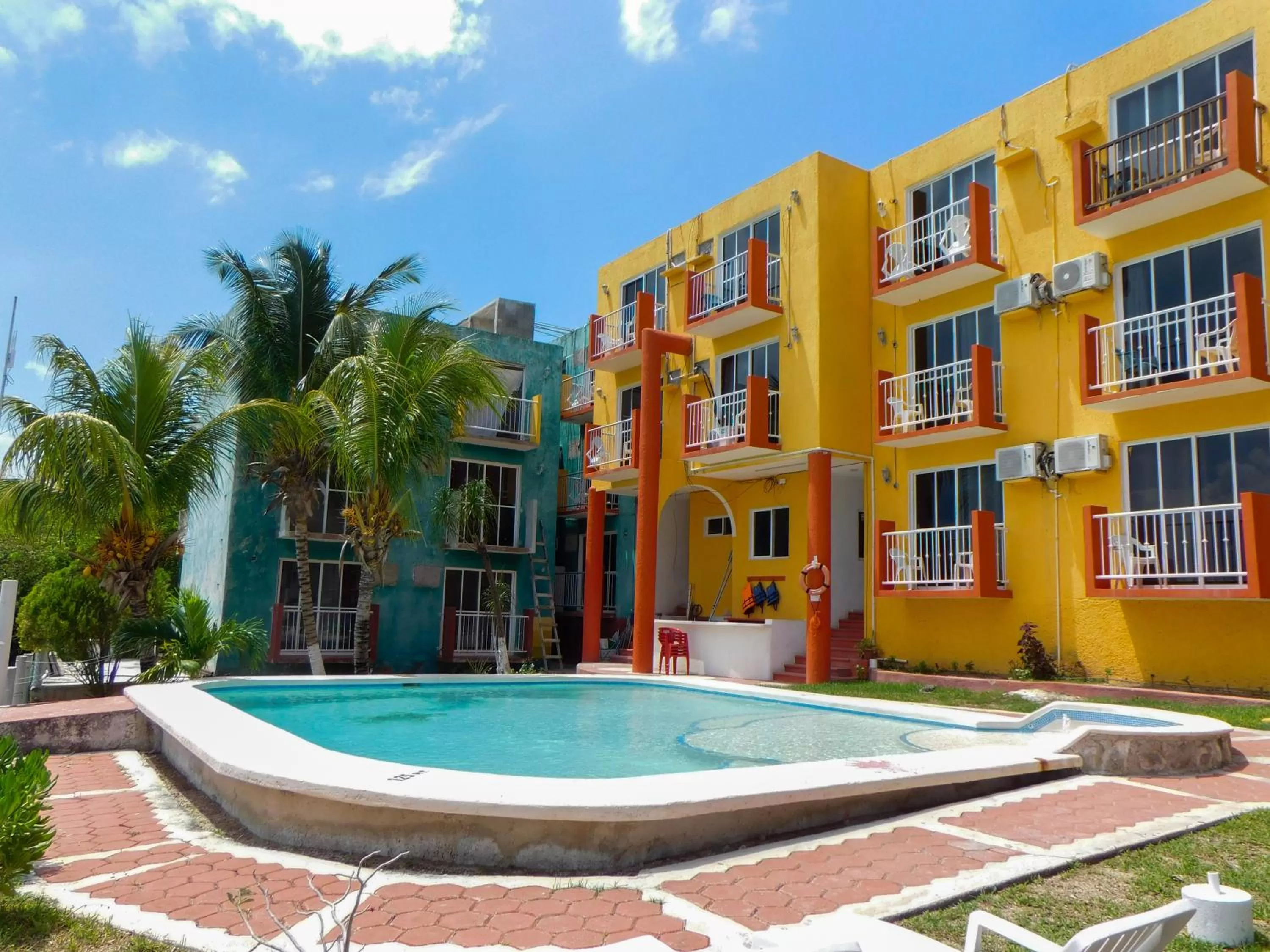 Swimming Pool in Hotel Ma Elena