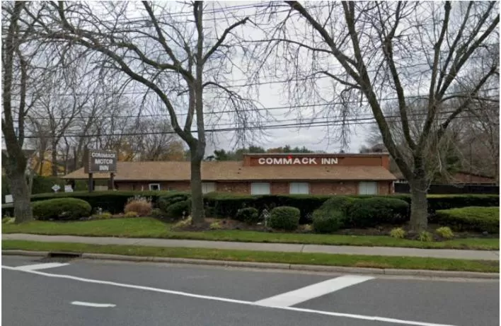 Property building in Commack Inn