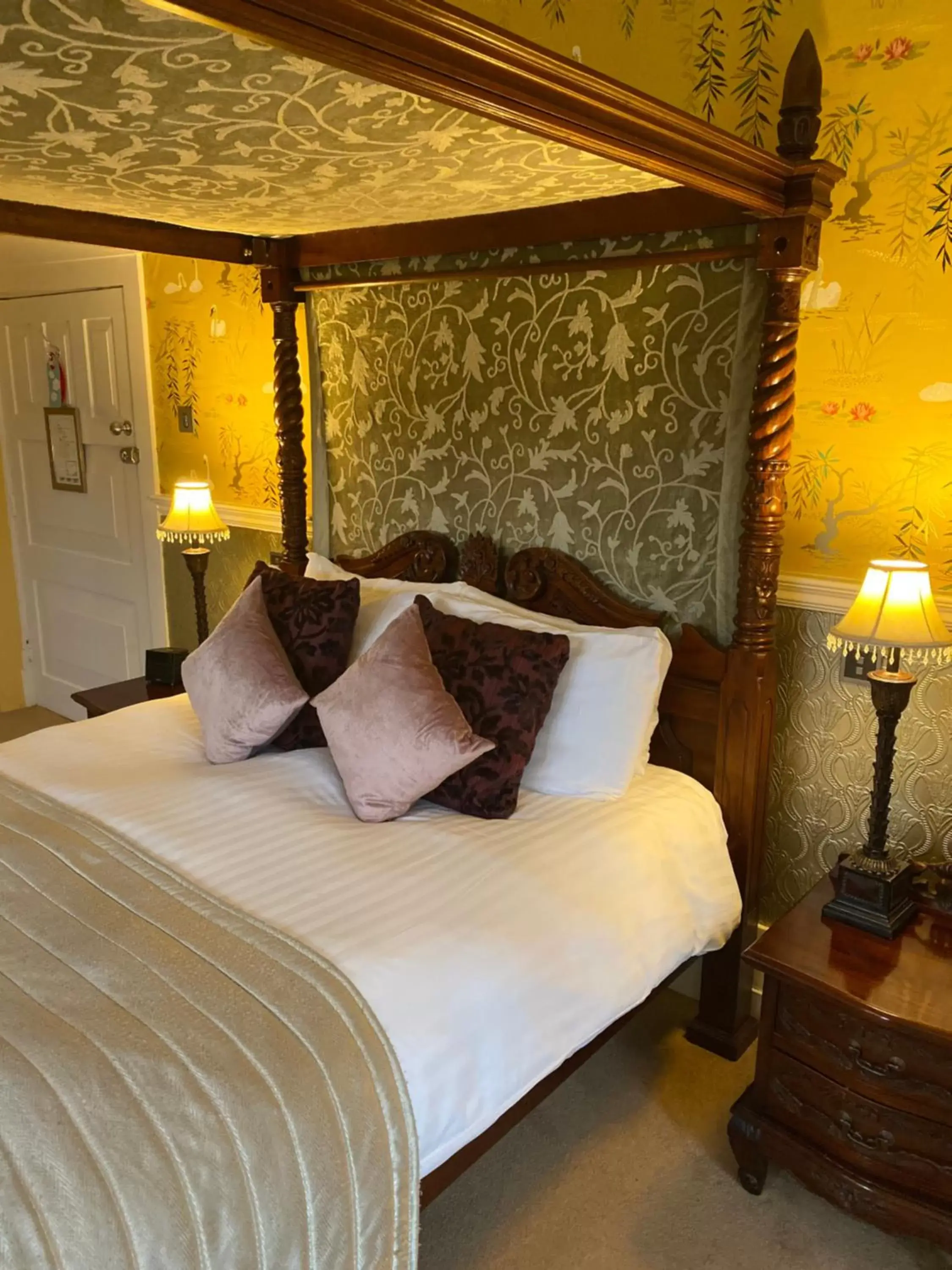 Bed in Langtry Manor Hotel