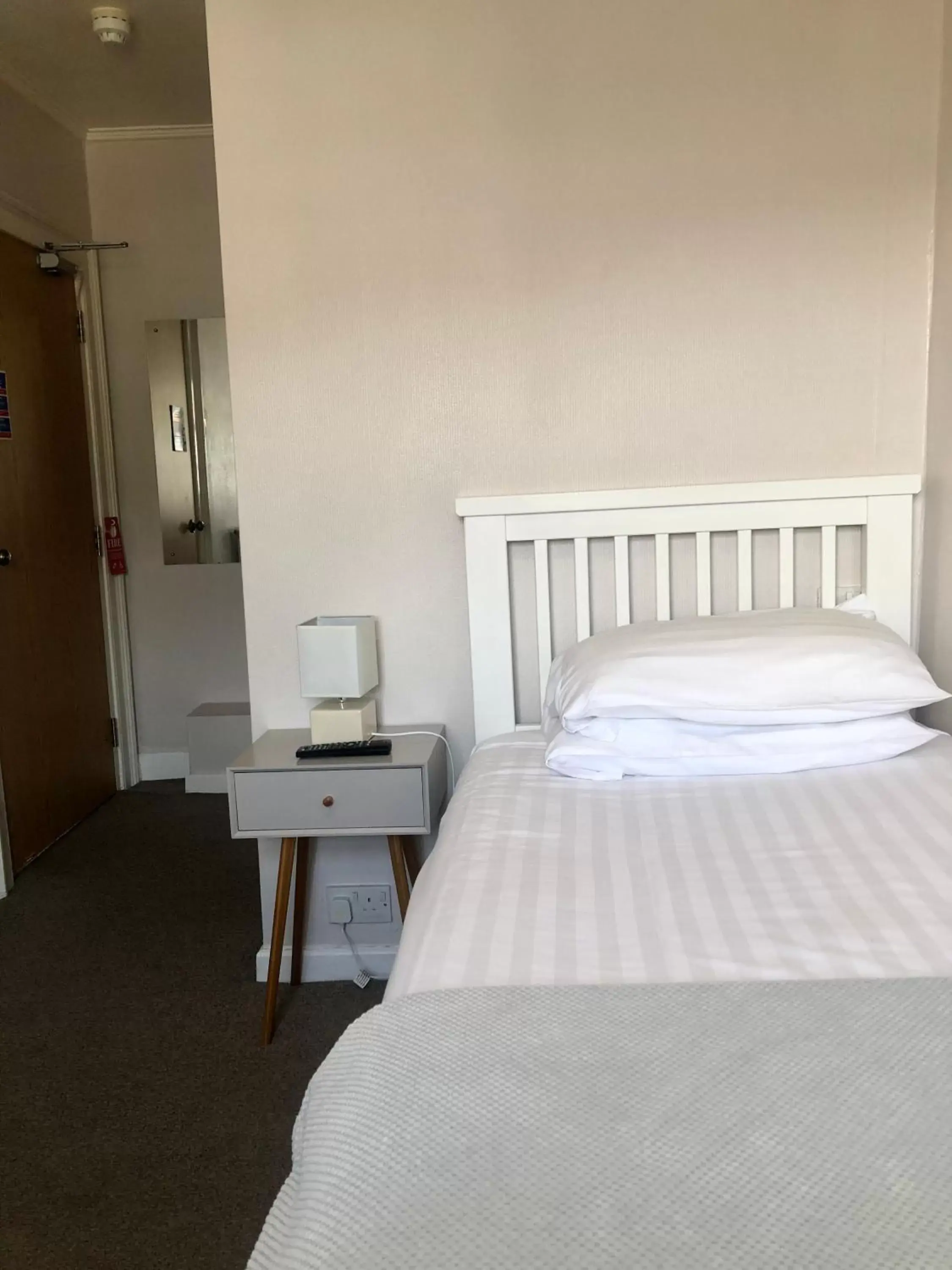 Bedroom, Bed in Cranwell Court Apartments