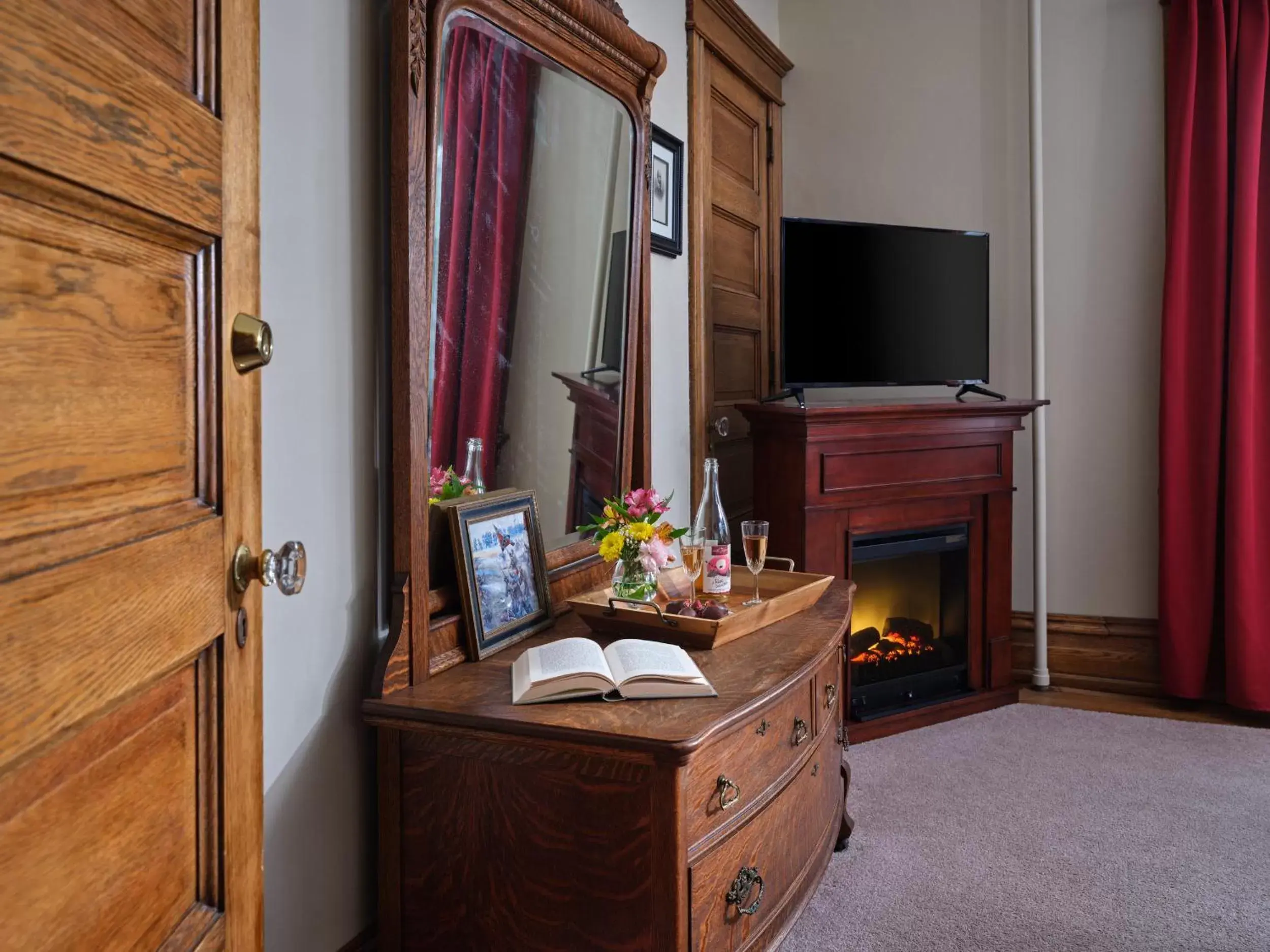 TV/Entertainment Center in Keystone Inn Bed and Breakfast