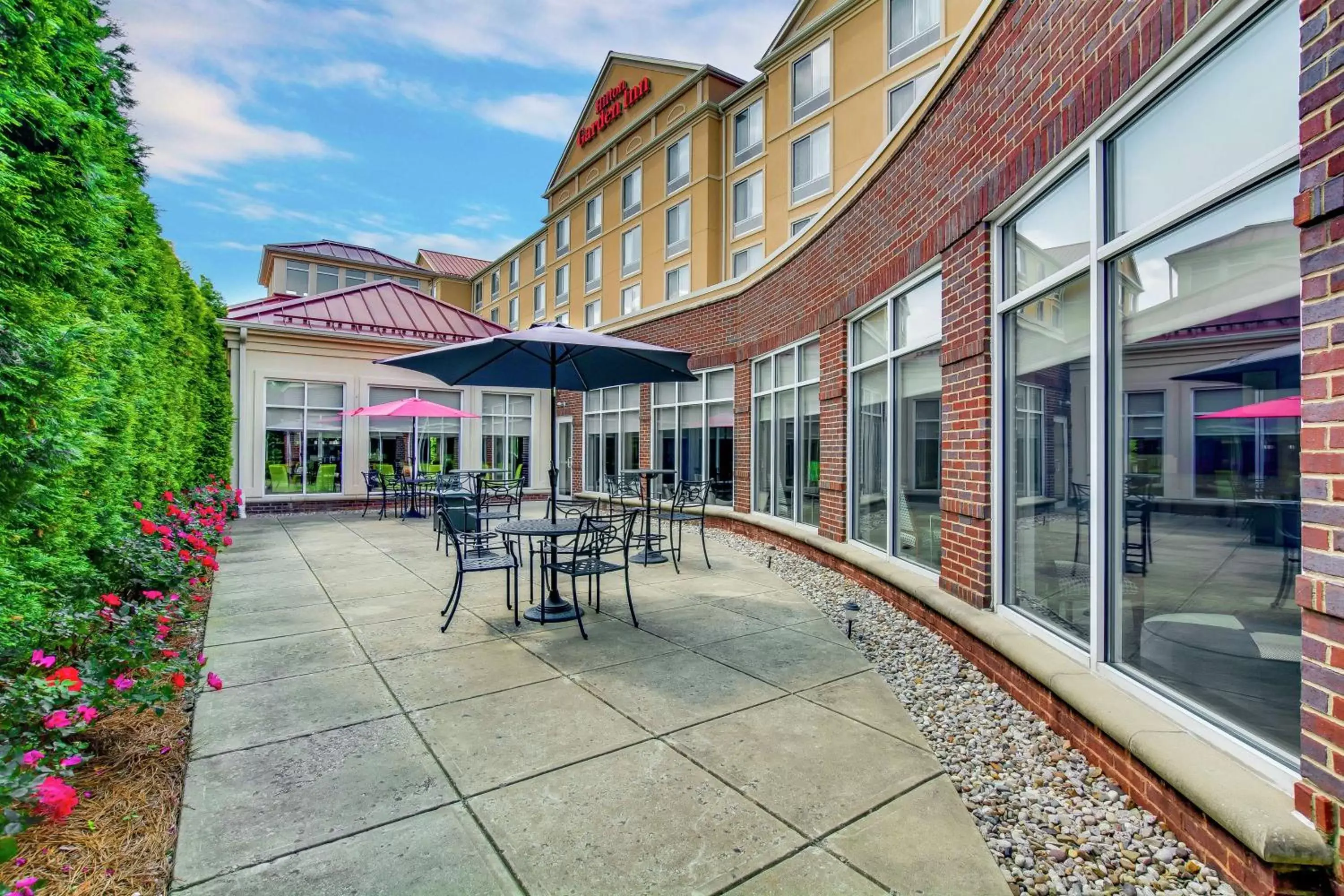 Dining area in Hilton Garden Inn Louisville-Northeast