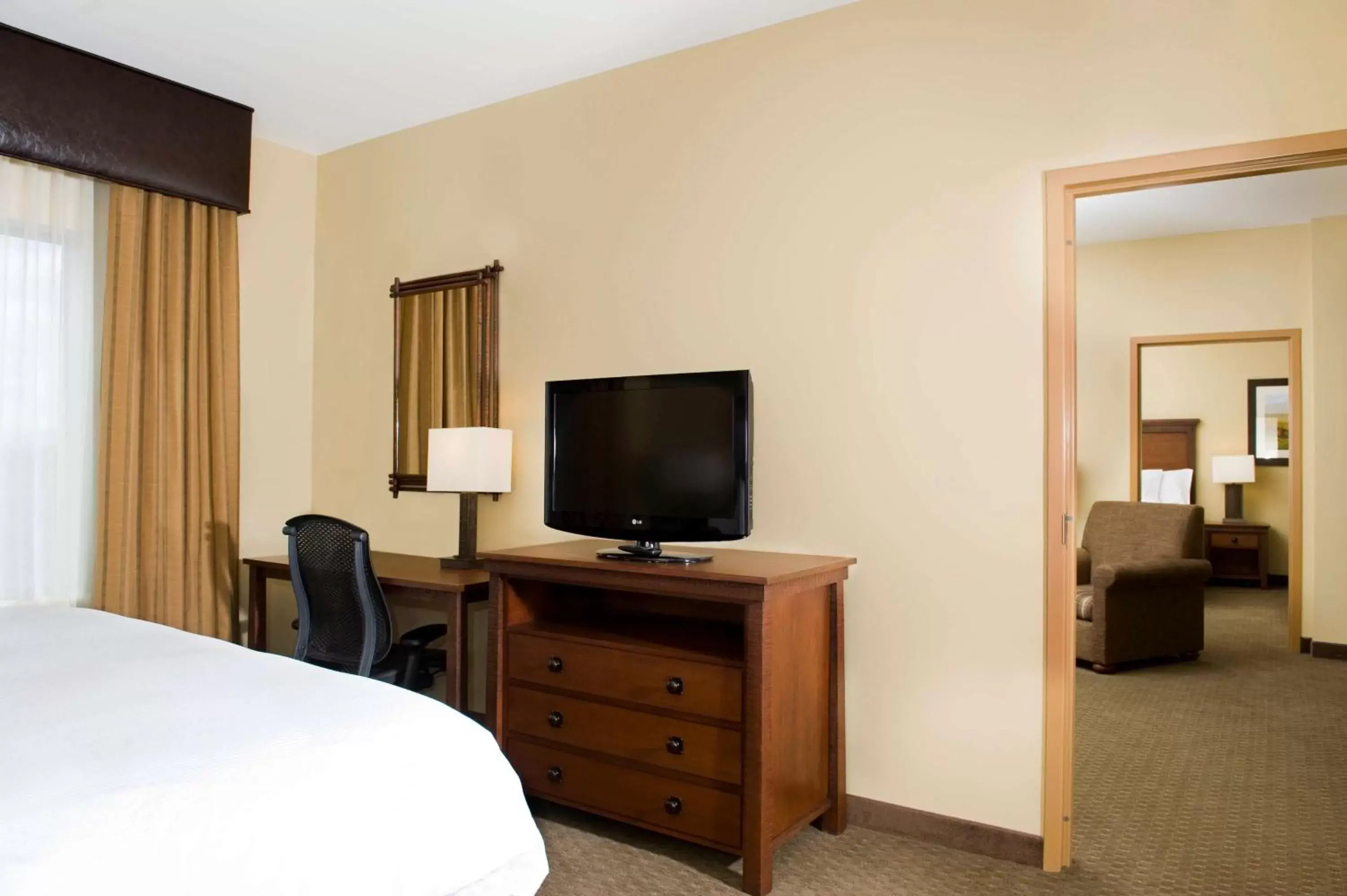 Bed, TV/Entertainment Center in Homewood Suites by Hilton Bozeman