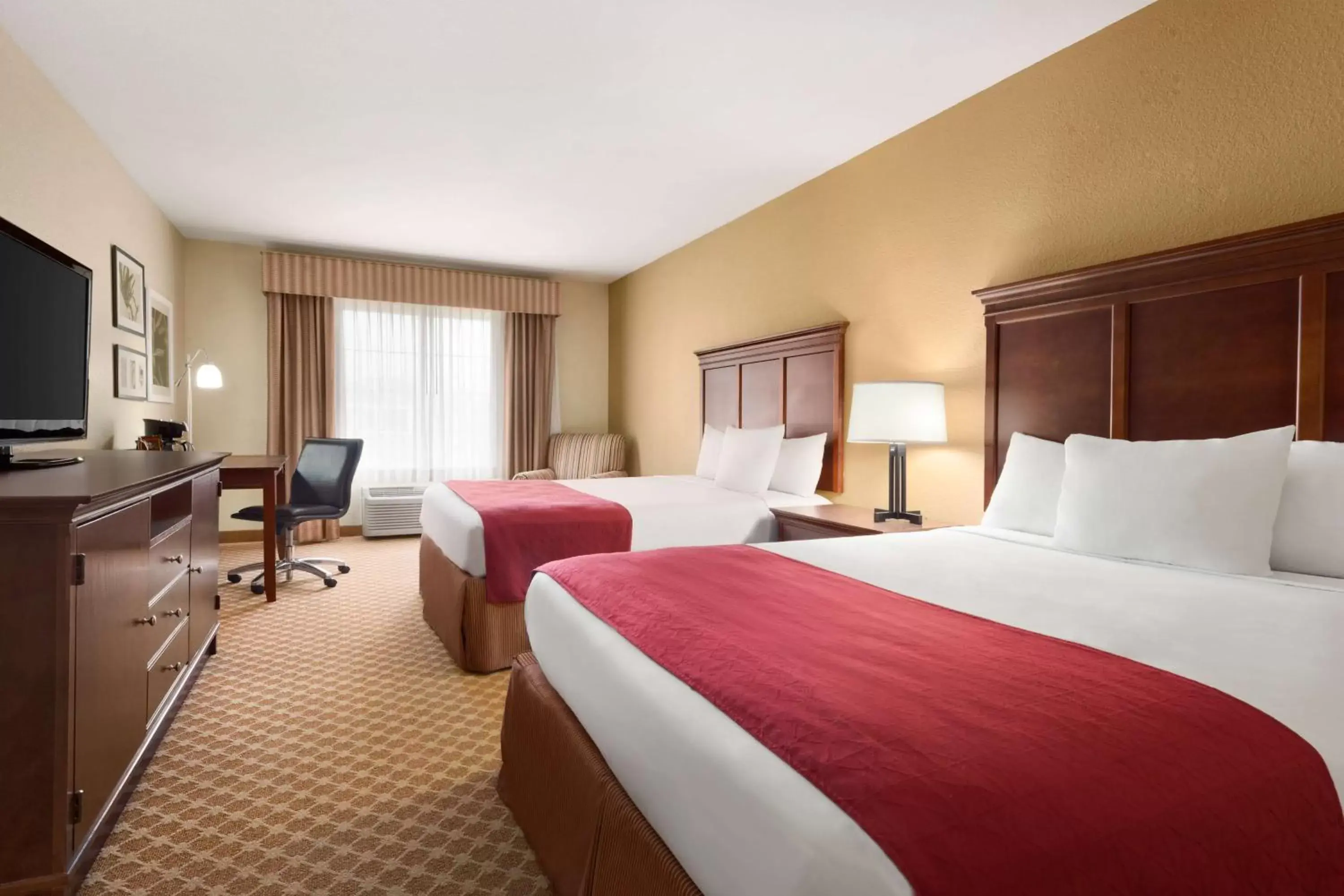 Photo of the whole room, Bed in Country Inn & Suites by Radisson, Topeka West, KS