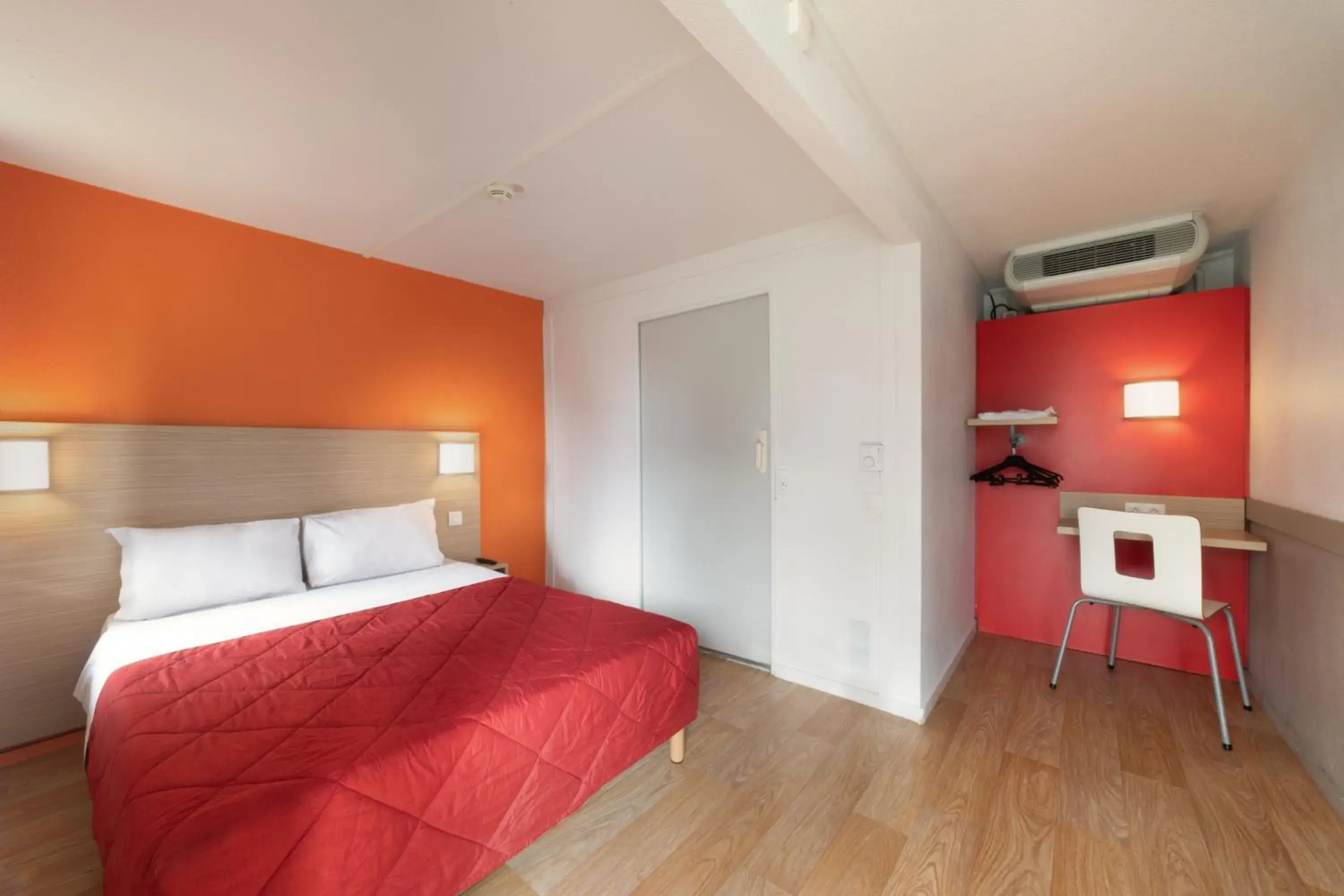 Photo of the whole room, Bed in Premiere Classe Meaux Nanteuil Les Meaux