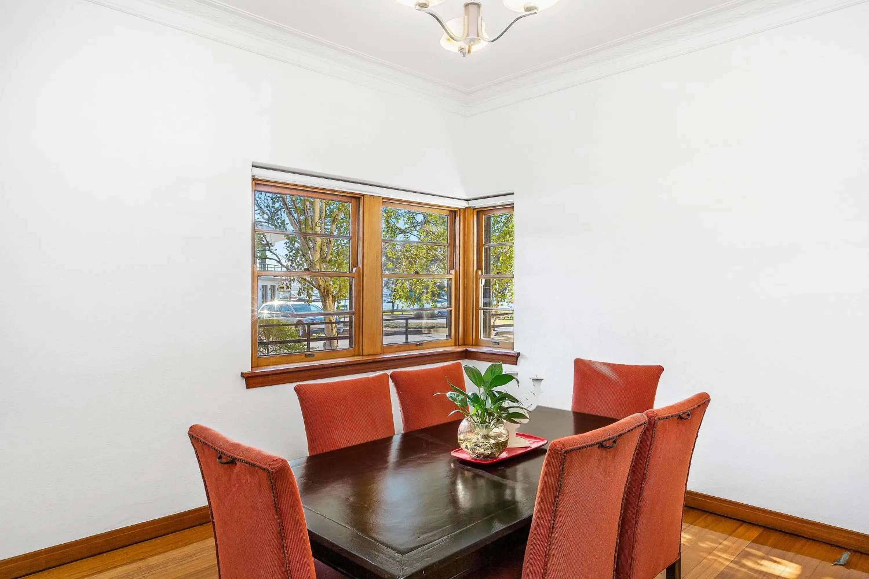 Dining Area in Captains Retreat Apartments and Cottages