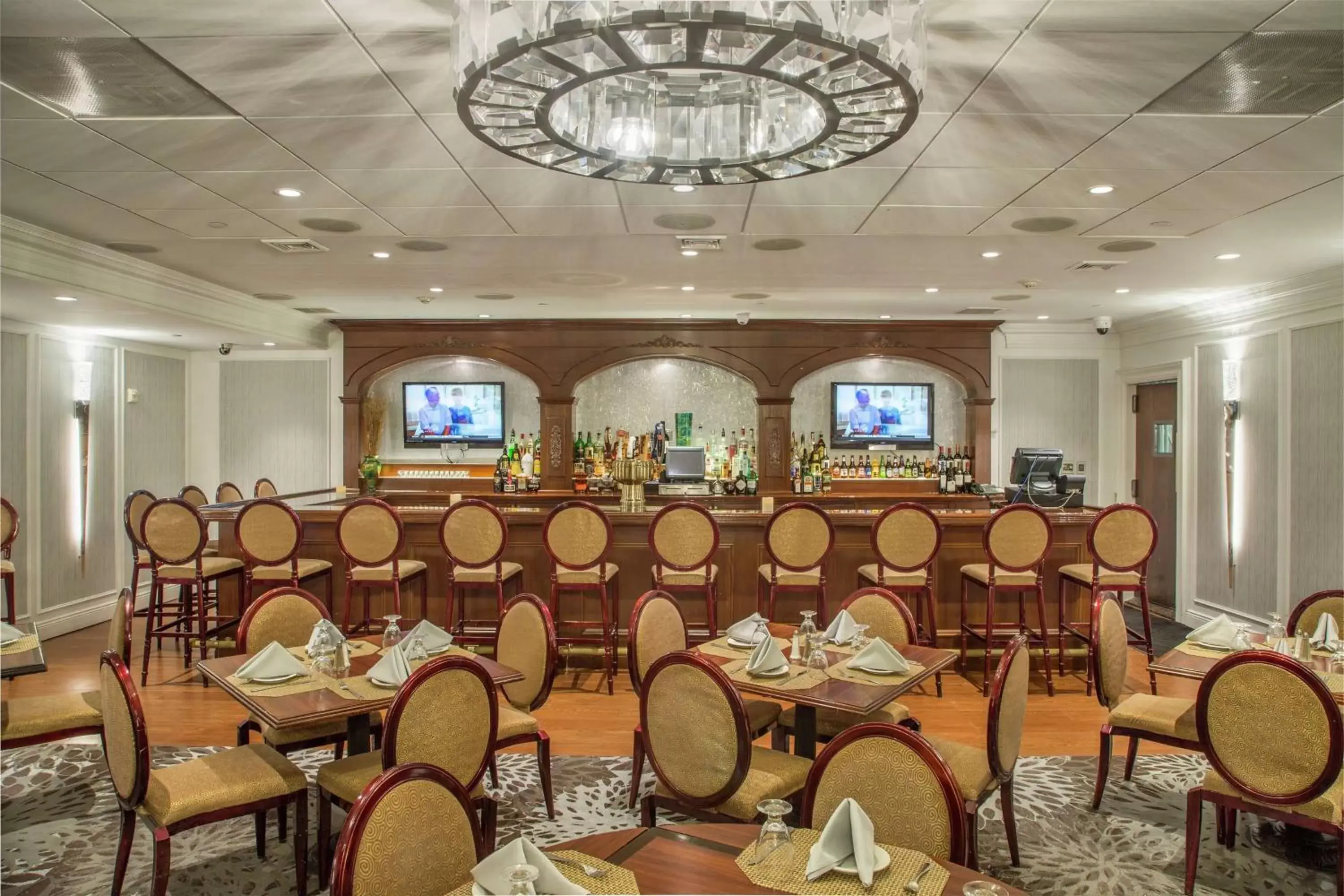Lounge or bar, Restaurant/Places to Eat in DoubleTree by Hilton Nanuet