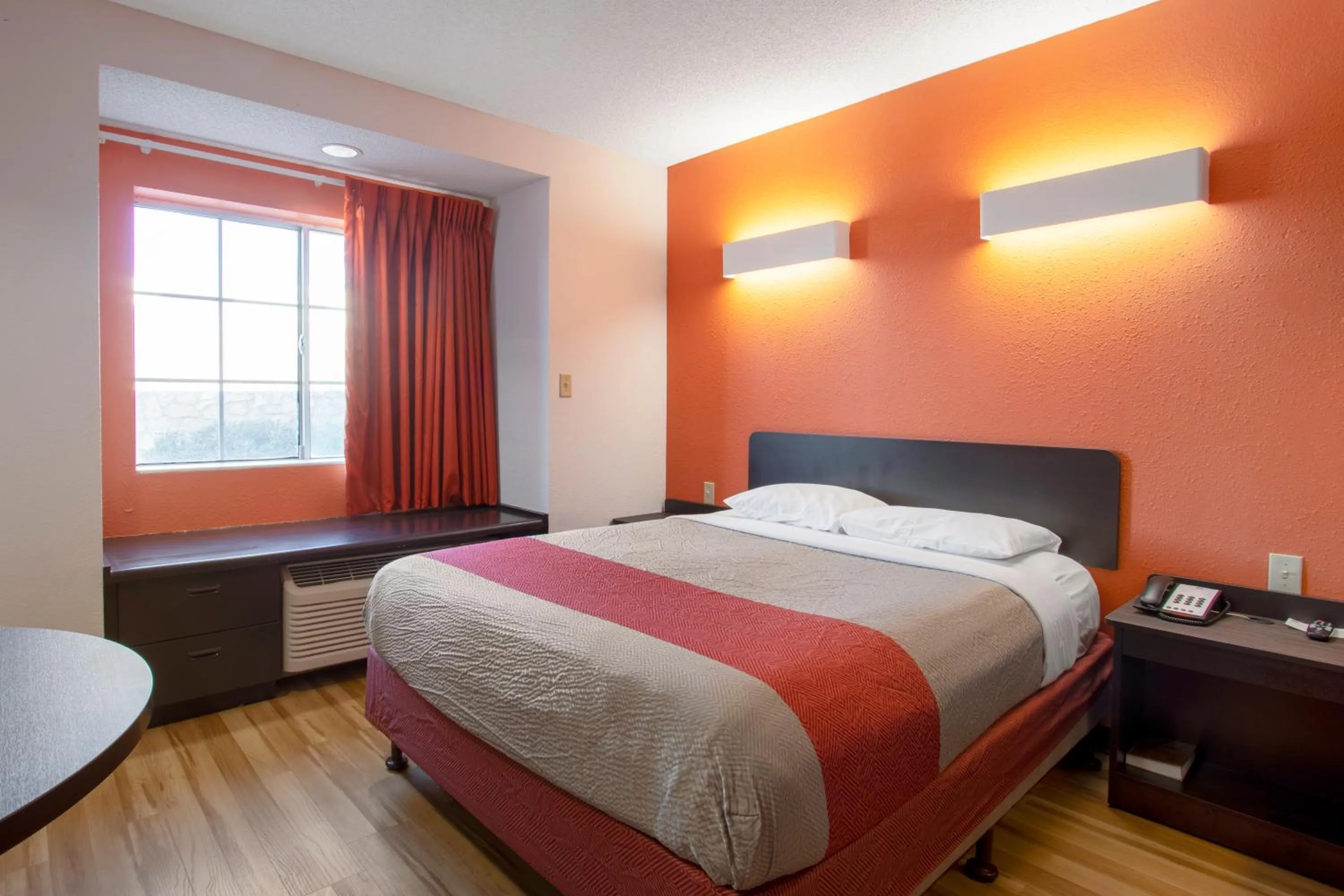 Bed in Motel 6-El Paso, TX - Southeast