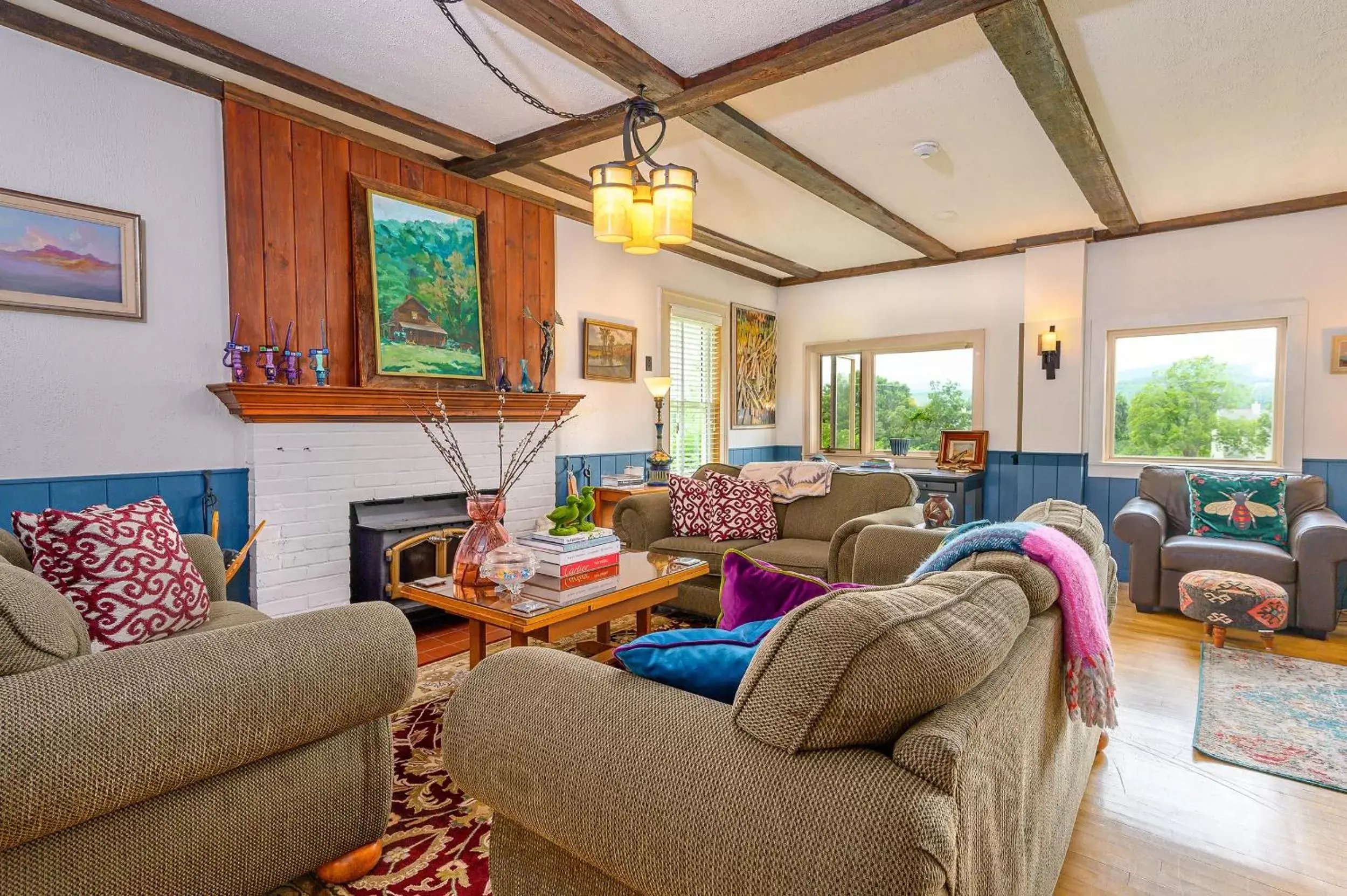 Living room, Seating Area in Brass Lantern Inn