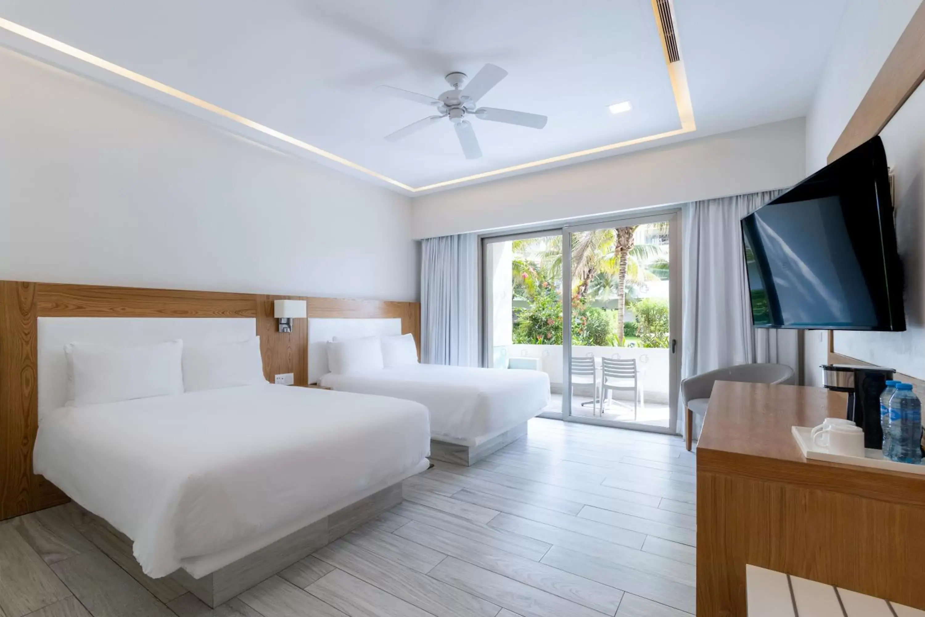 Bedroom, Bed in Izla Beach Front Hotel