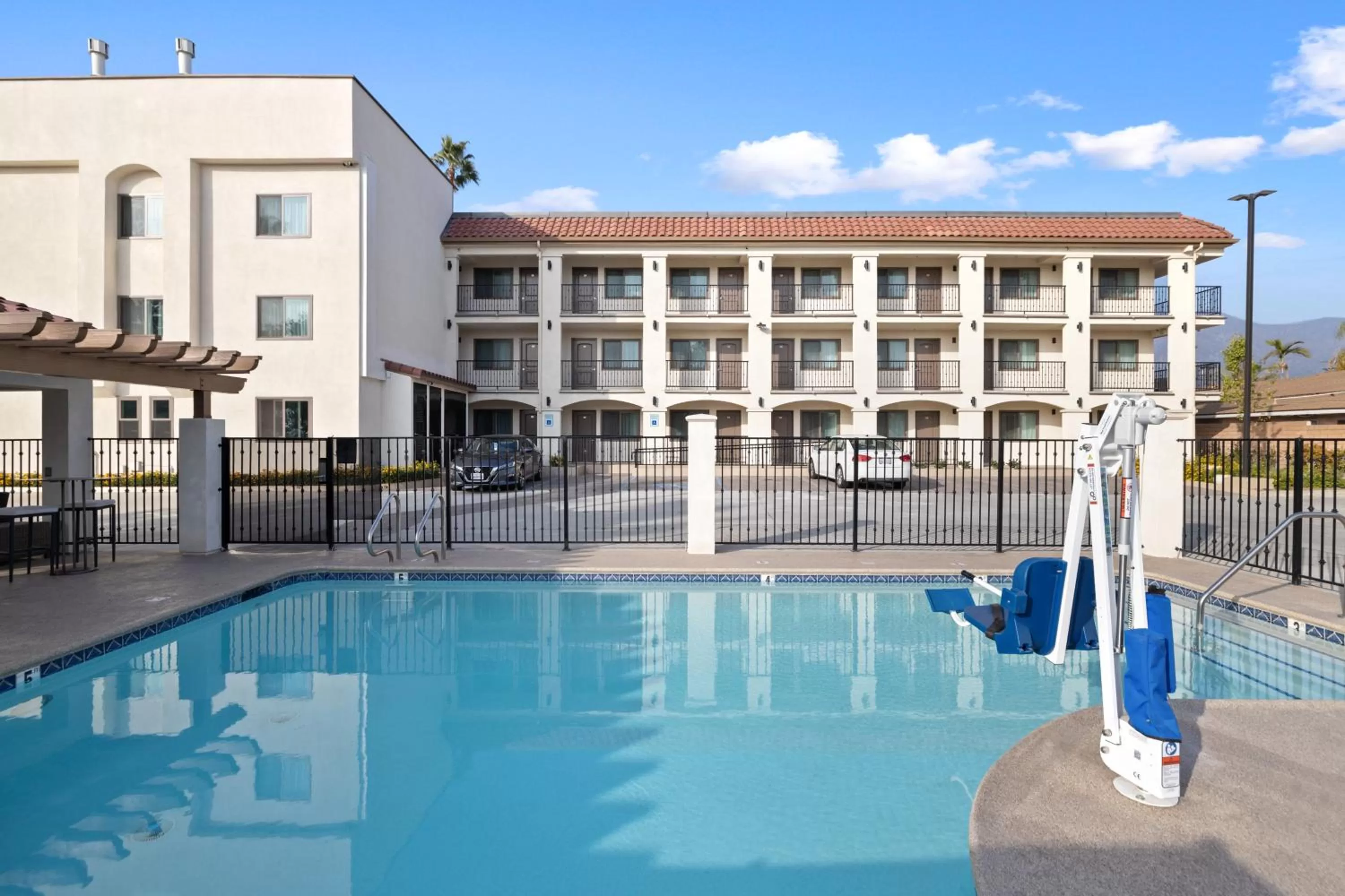 Swimming pool in Hotel Huntington