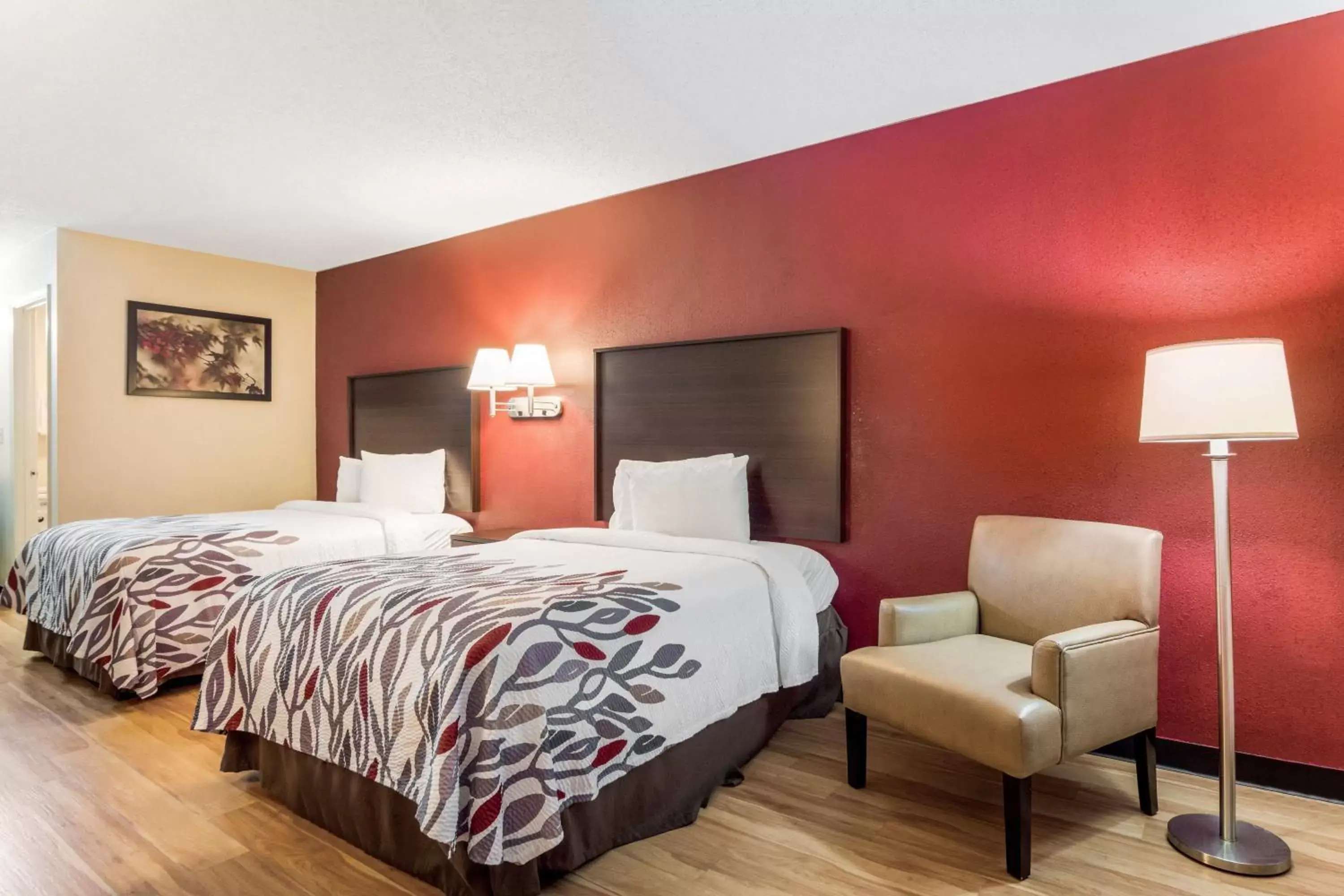 Photo of the whole room, Bed in Red Roof Inn Acworth - Emerson - LakePoint South