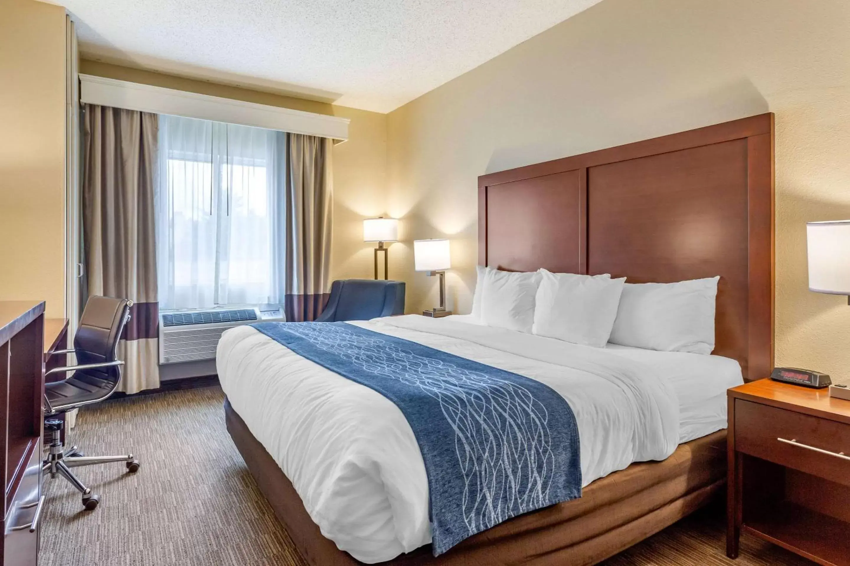 Photo of the whole room, Bed in Comfort Inn Rockford near Casino District Photo of the whole room, Bed in Comfort Inn Rockford near Casino District