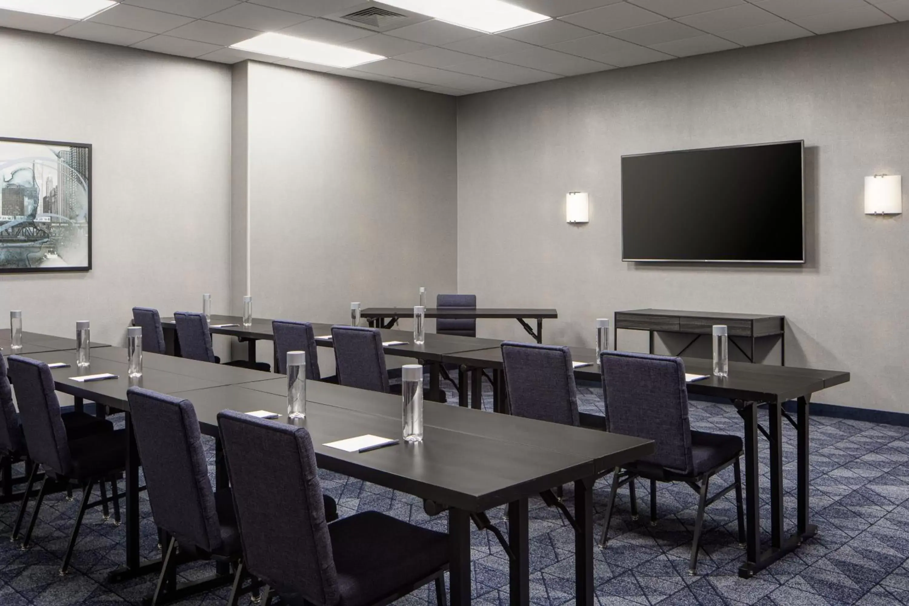 Meeting/conference room in Courtyard by Marriott Chicago Downtown/River North