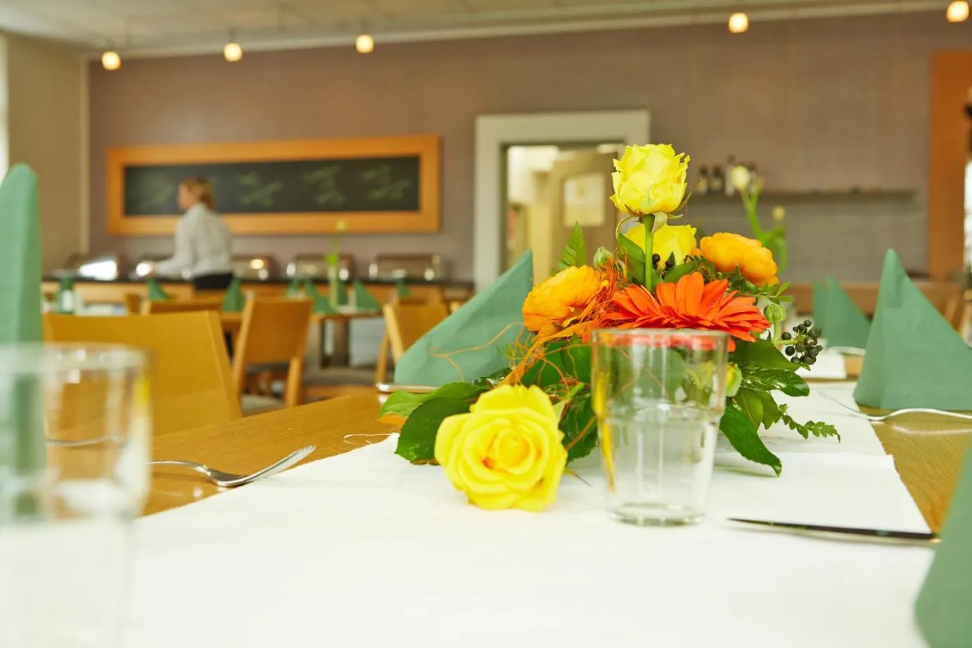 Restaurant/places to eat in Hotel FIT