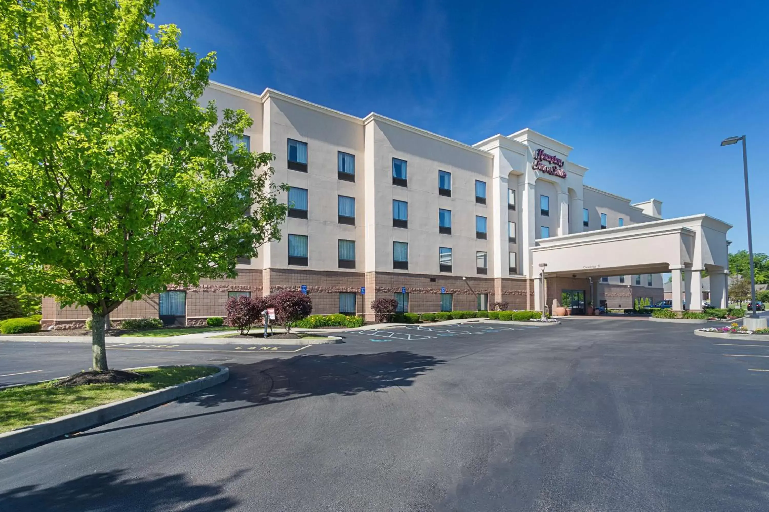 Property Building in Hampton Inn and Suites Indianapolis/Brownsburg