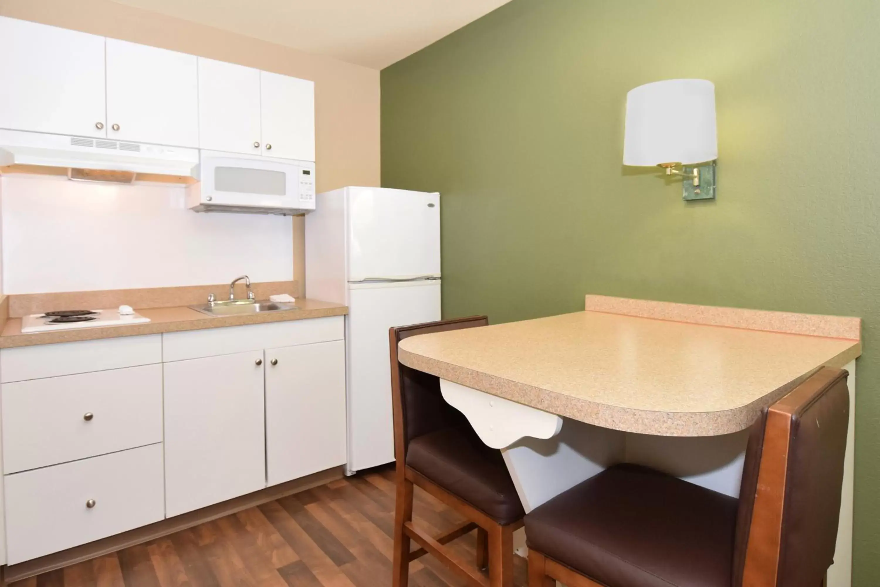 Kitchen or kitchenette, Kitchen/Kitchenette in Extended Stay America Suites - Atlanta - Perimeter - Hammond Drive