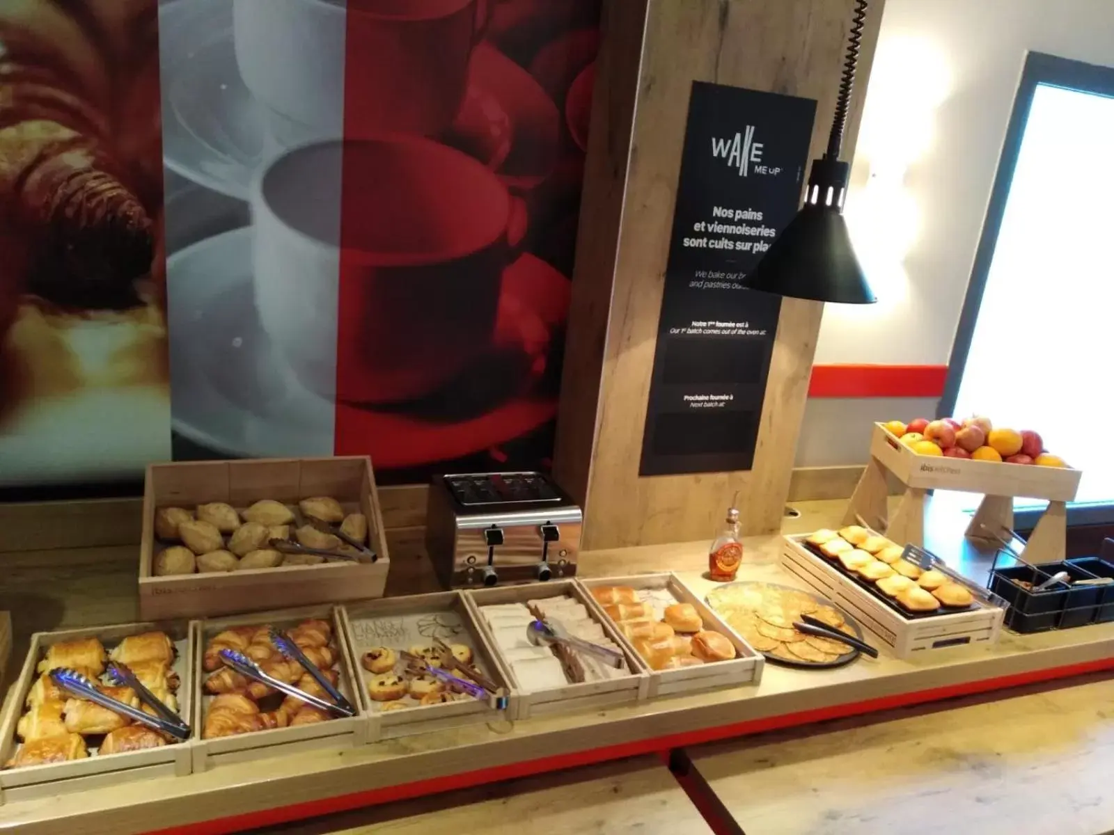 Buffet breakfast, Food in IBIS Cannes Mouans Sartoux Piscine parking gratuit