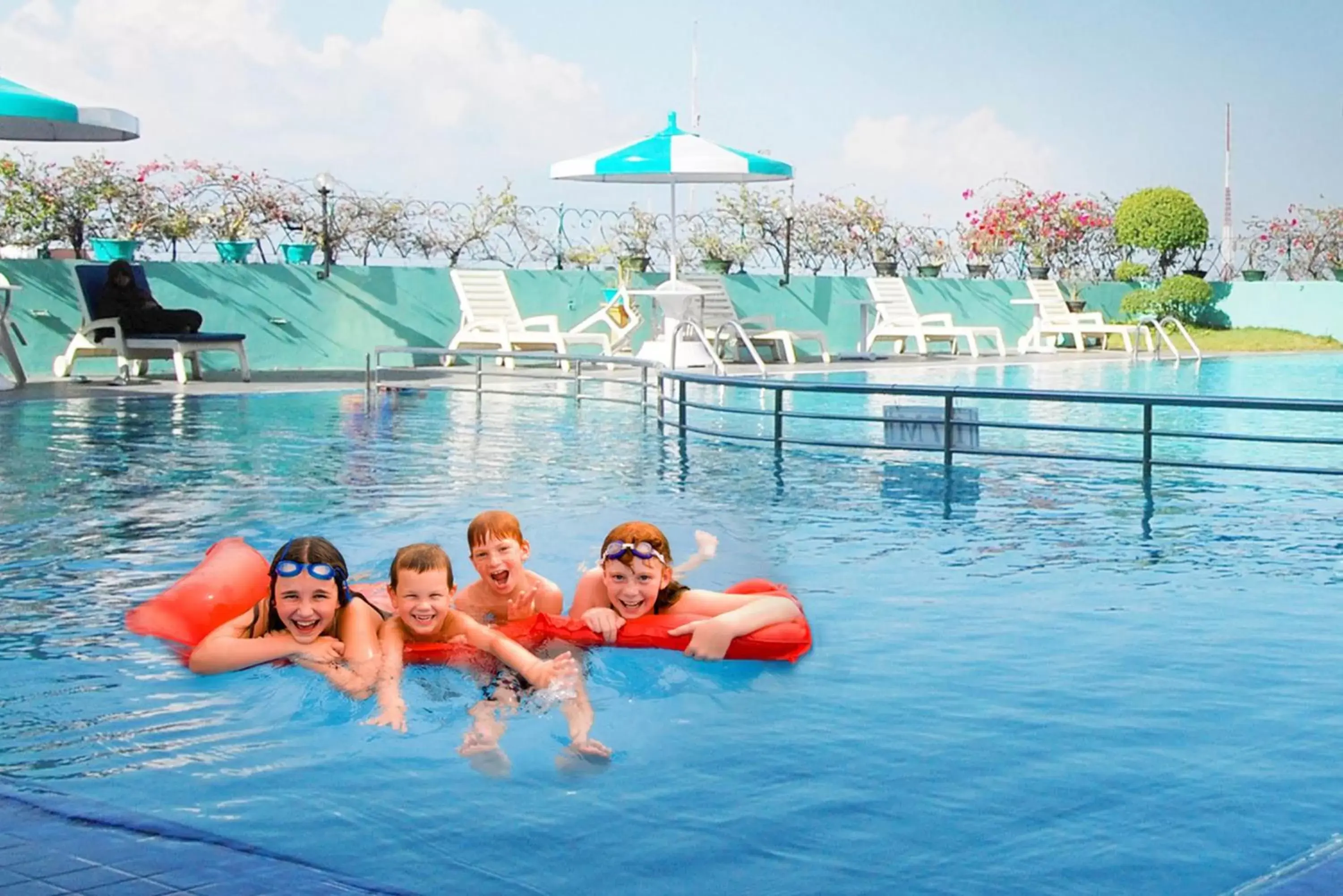 Swimming Pool in Tunjungan Hotel