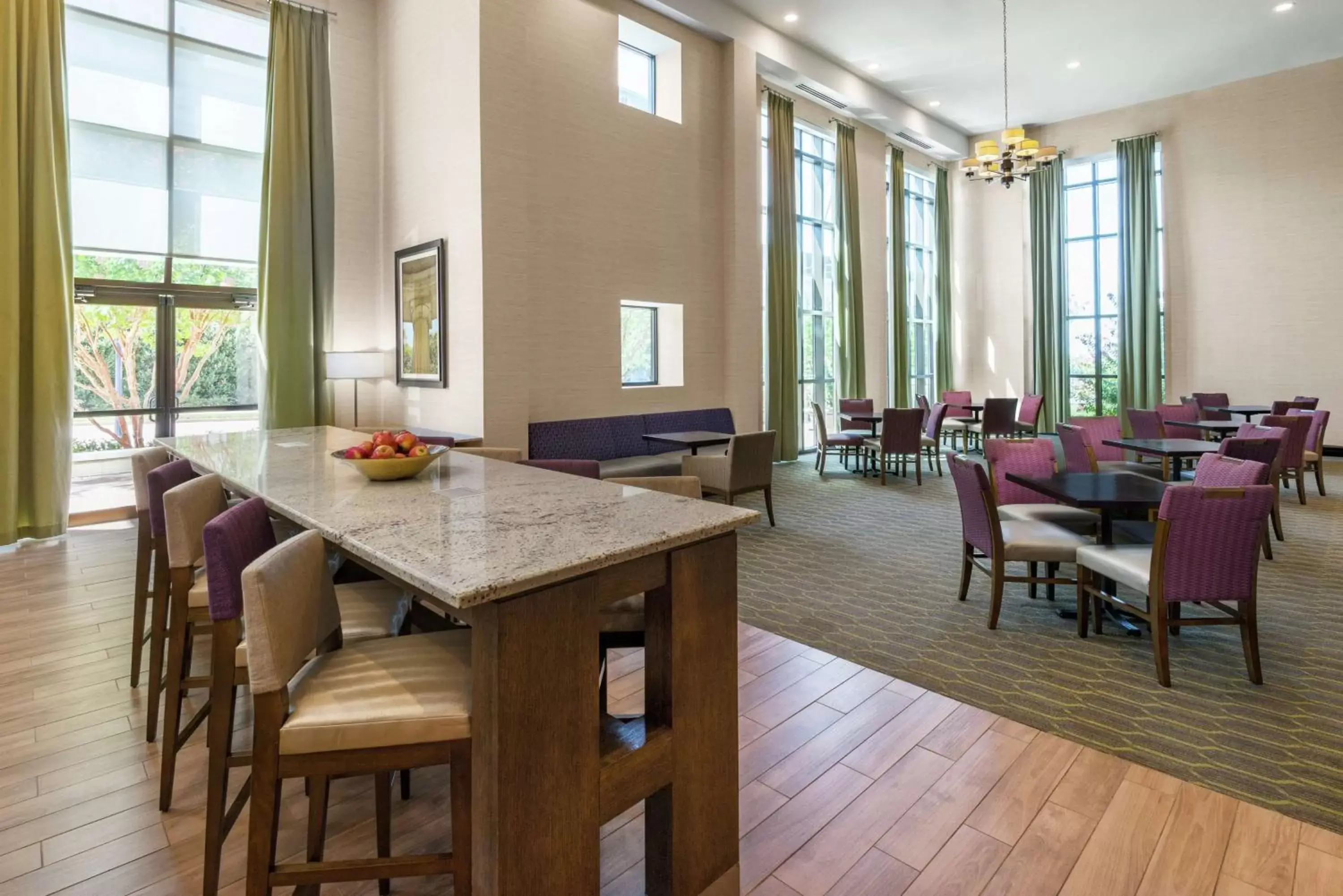 Lobby or reception, Restaurant/Places to Eat in Hampton Inn & Suites National Harbor/Alexandria Area