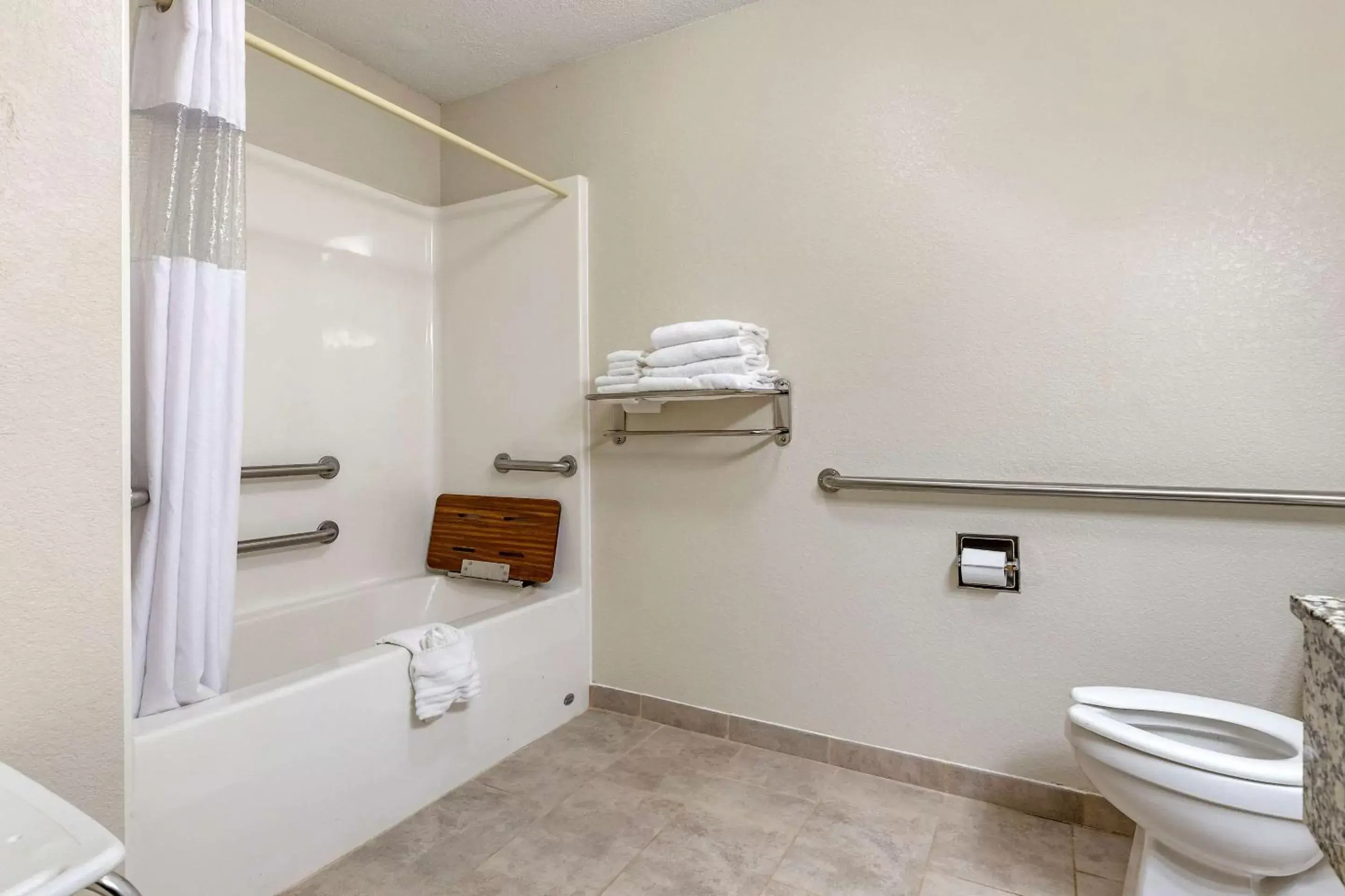 Bathroom in Quality Inn-Creston