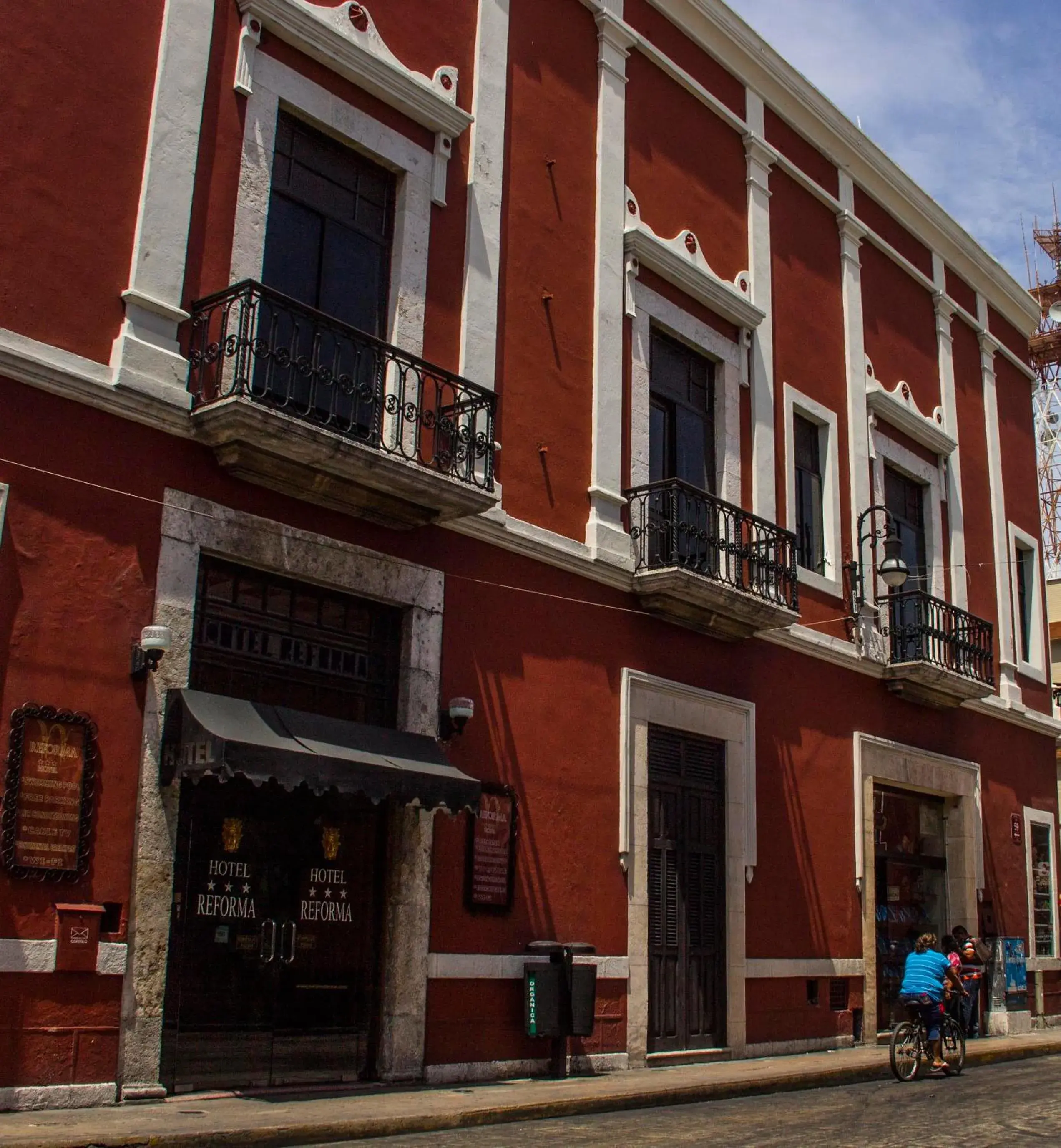 Facade/entrance, Property Building in Hotel Reforma