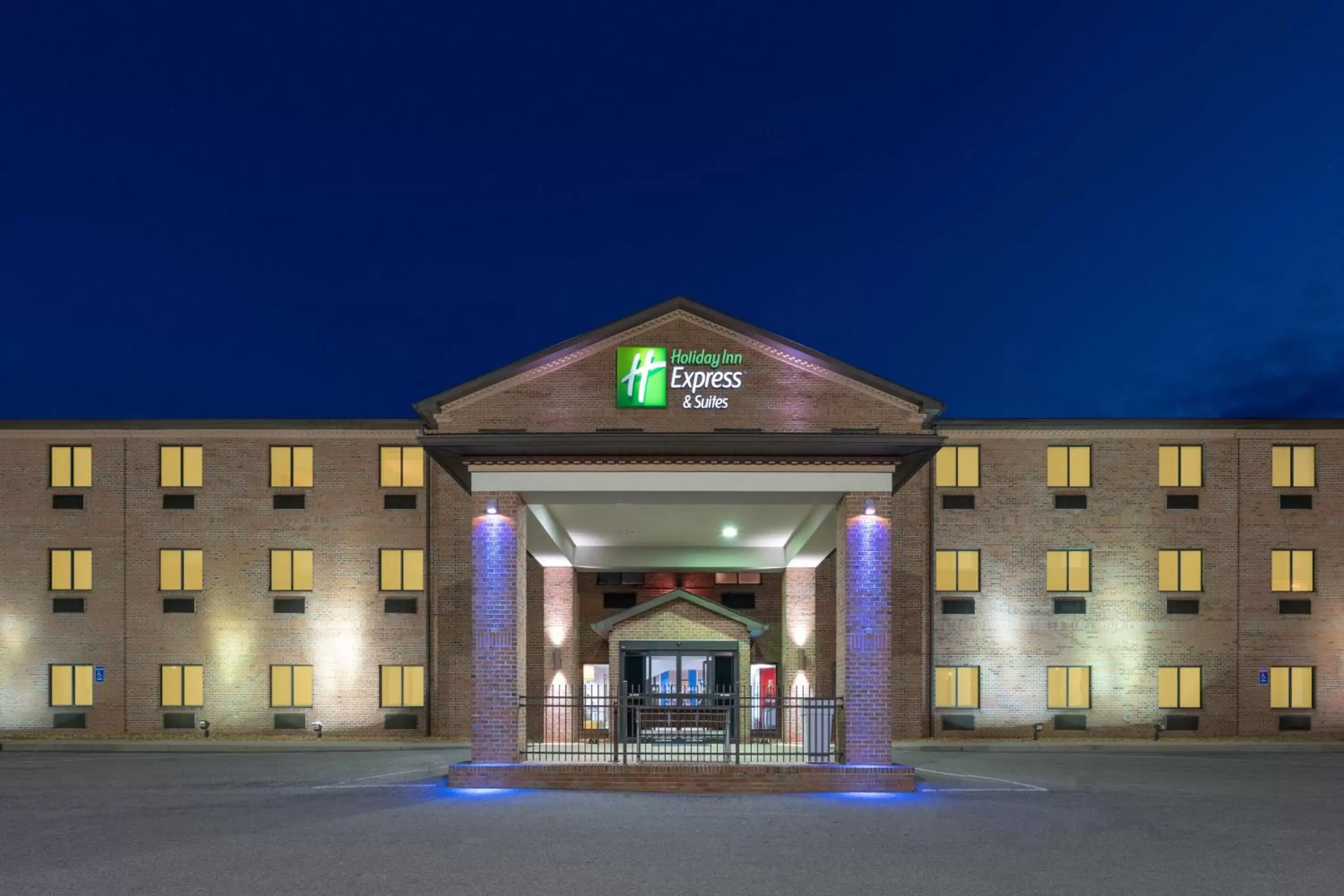 Property Building in Holiday Inn Express Hotel & Suites Elkins, an IHG Hotel