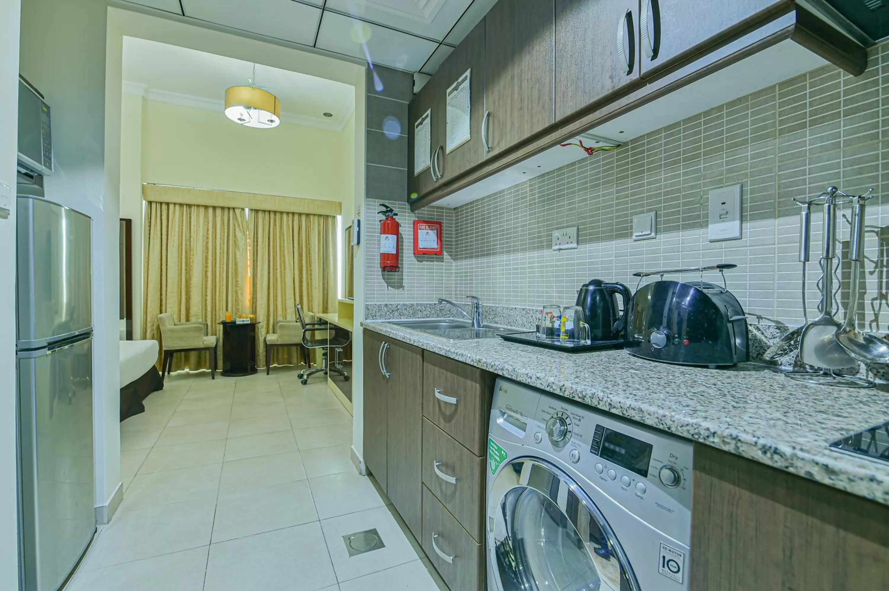Kitchen or kitchenette in VISTA HOTEL APARTMENTS DELUXE