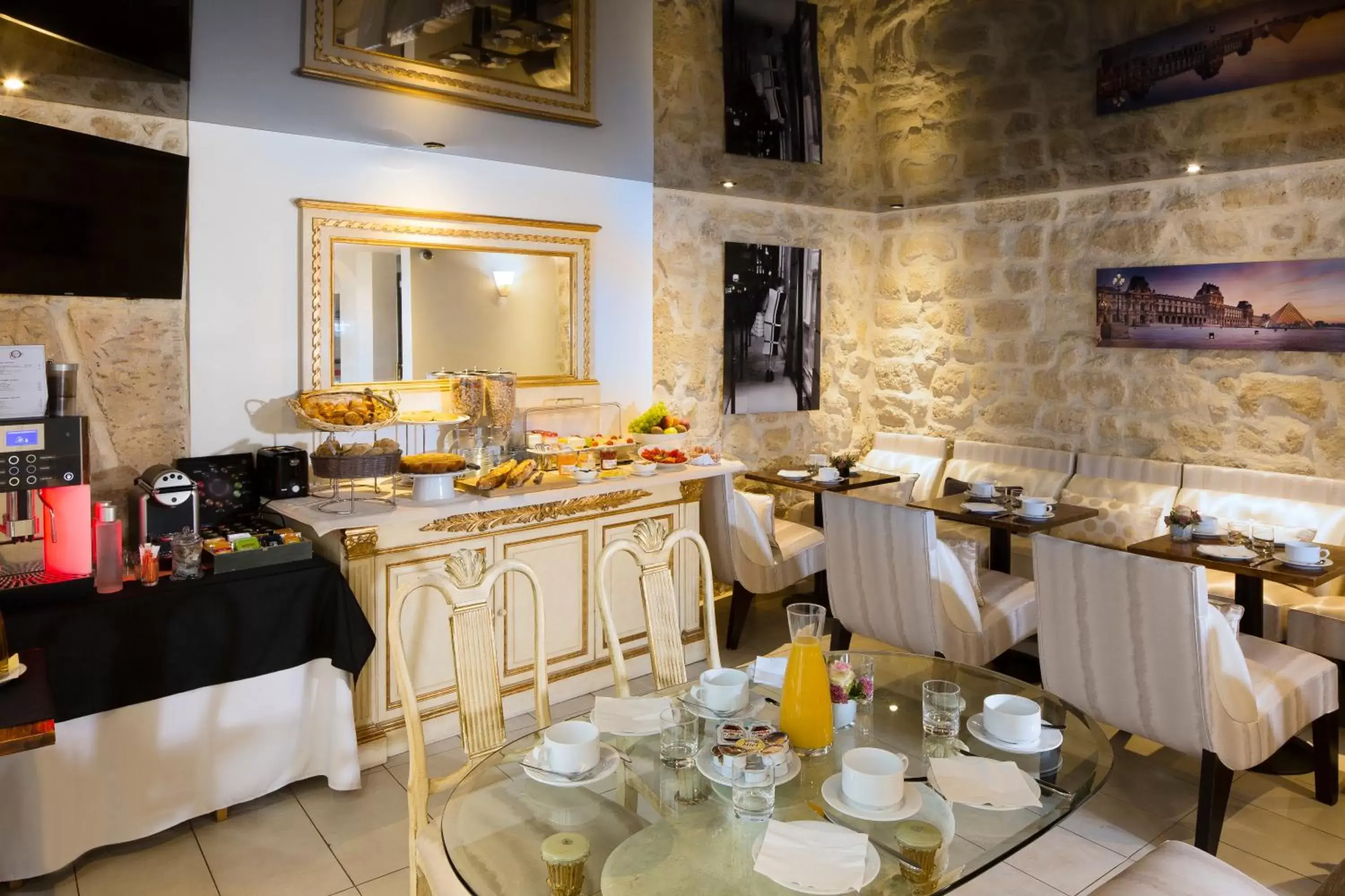 Buffet breakfast, Restaurant/Places to Eat in Hôtel du Lion d'Or Louvre