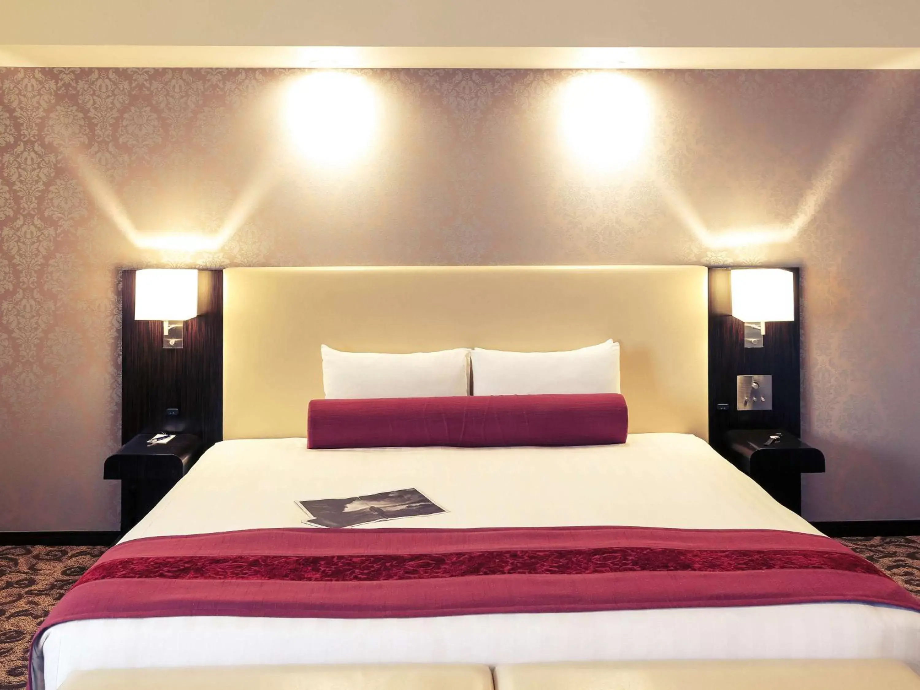 Property building, Bed in Mercure Hotel Sapporo