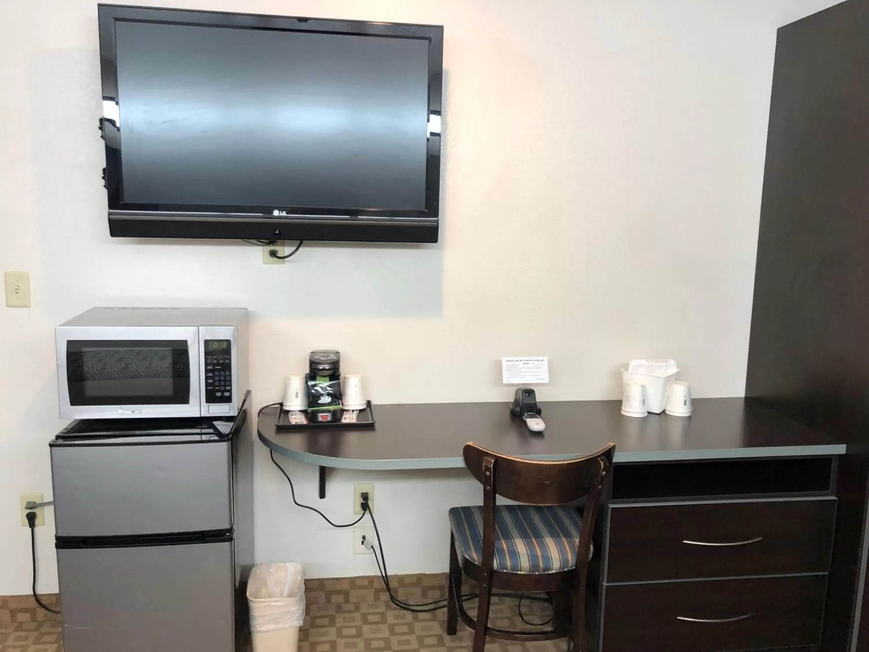 TV/Entertainment Center in Microtel Inn & Suites by Wyndham Klamath Falls