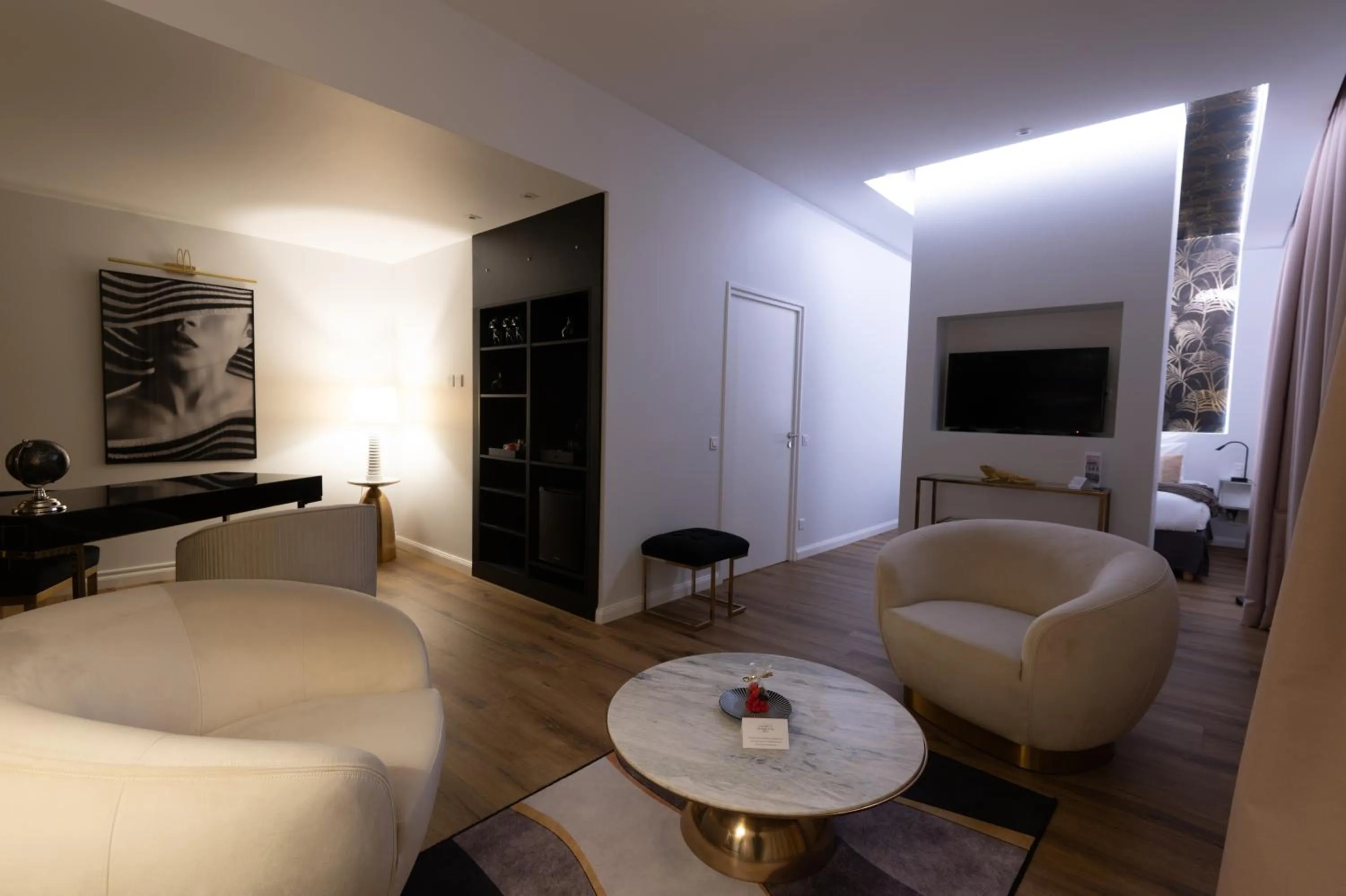 Photo of the whole room in Grand Hôtel Du Tonneau D'Or