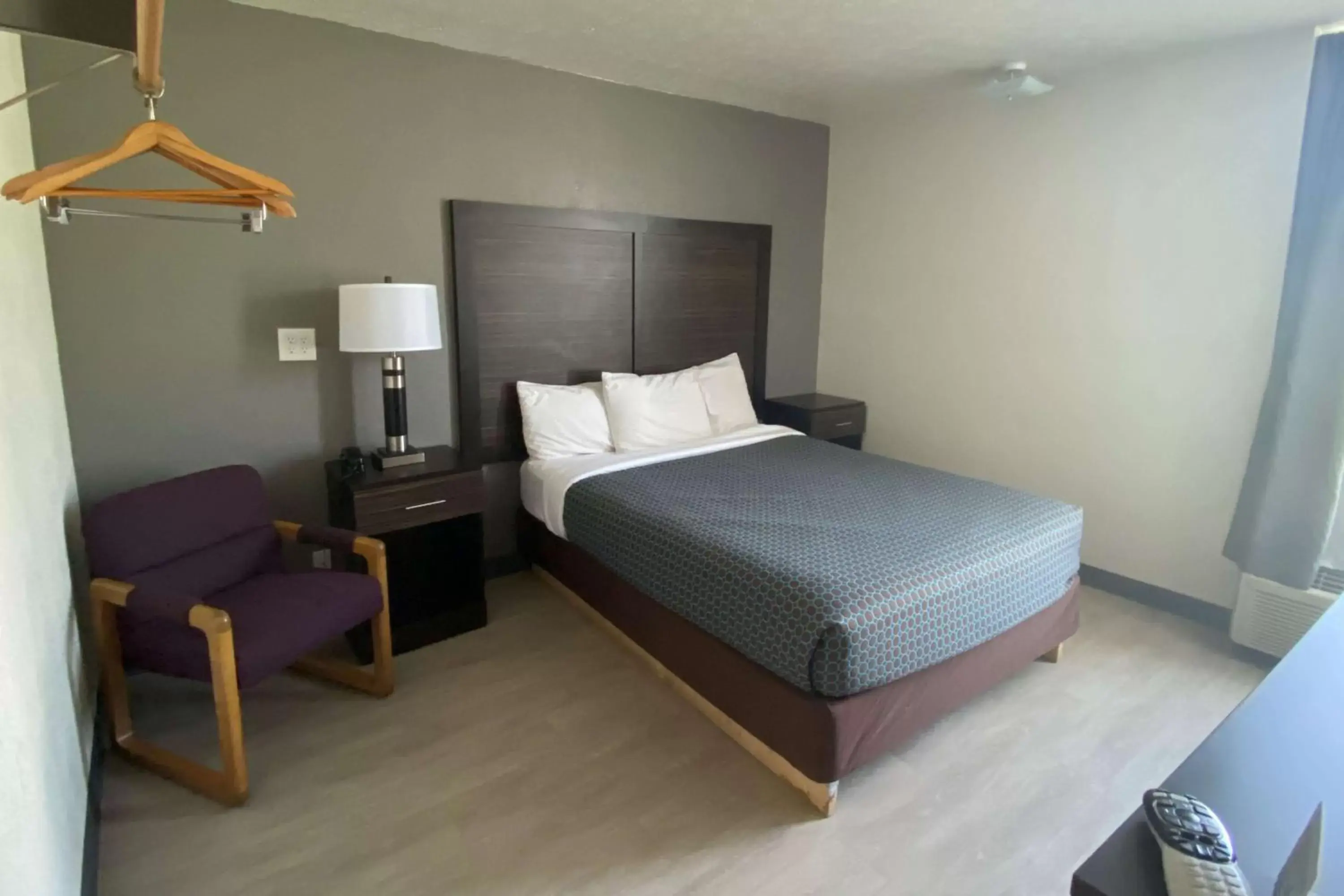 Photo of the whole room, Bed in Travelodge by Wyndham Gallipolis