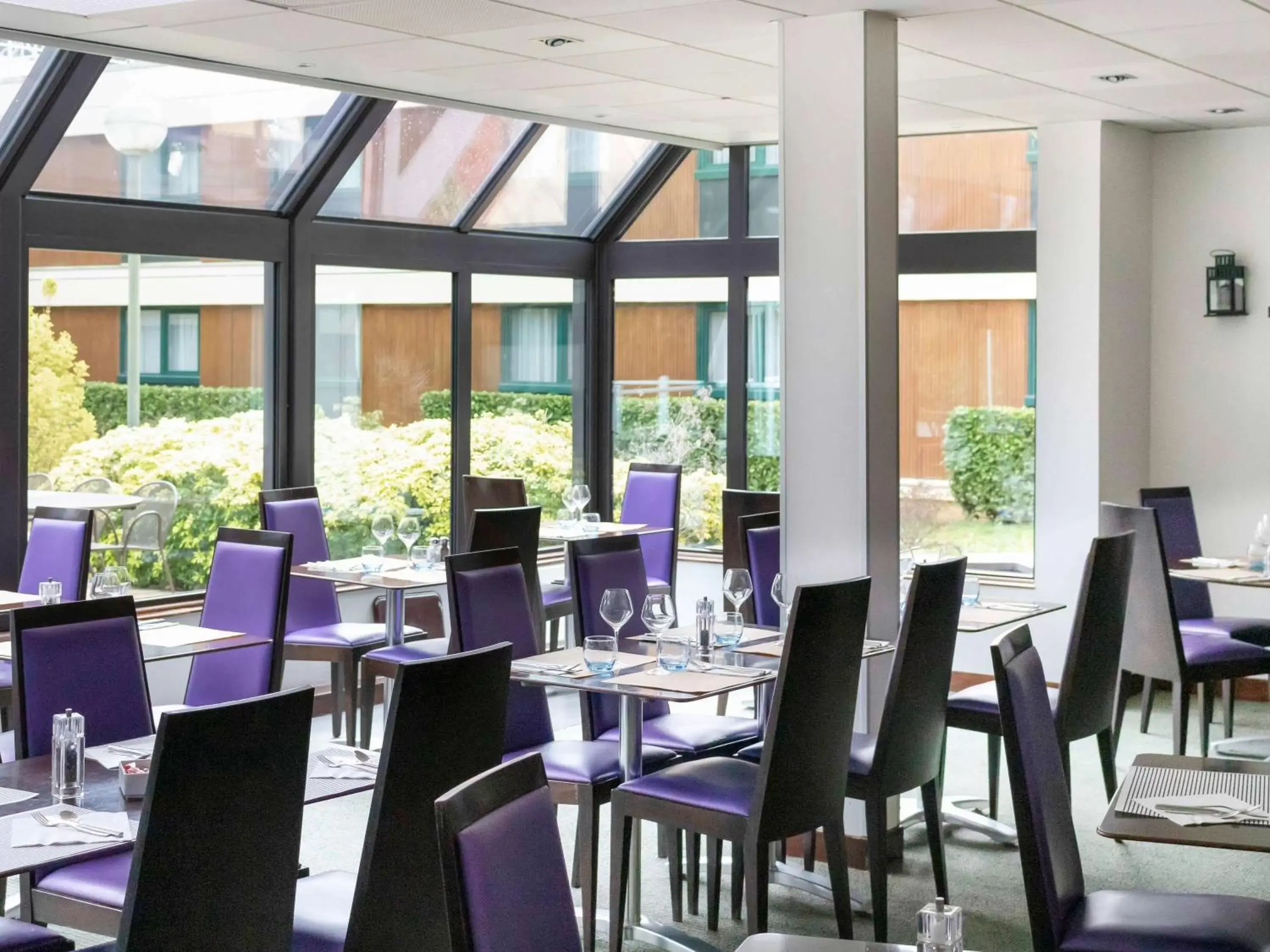 Restaurant/Places to Eat in Novotel Rouen Sud