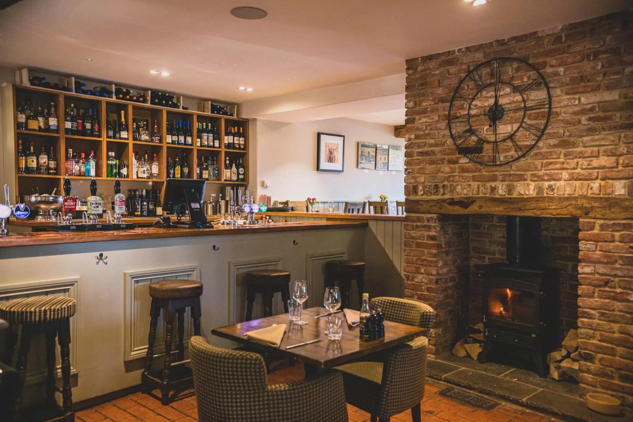 Lounge or bar in The Red Lion at Hellidon