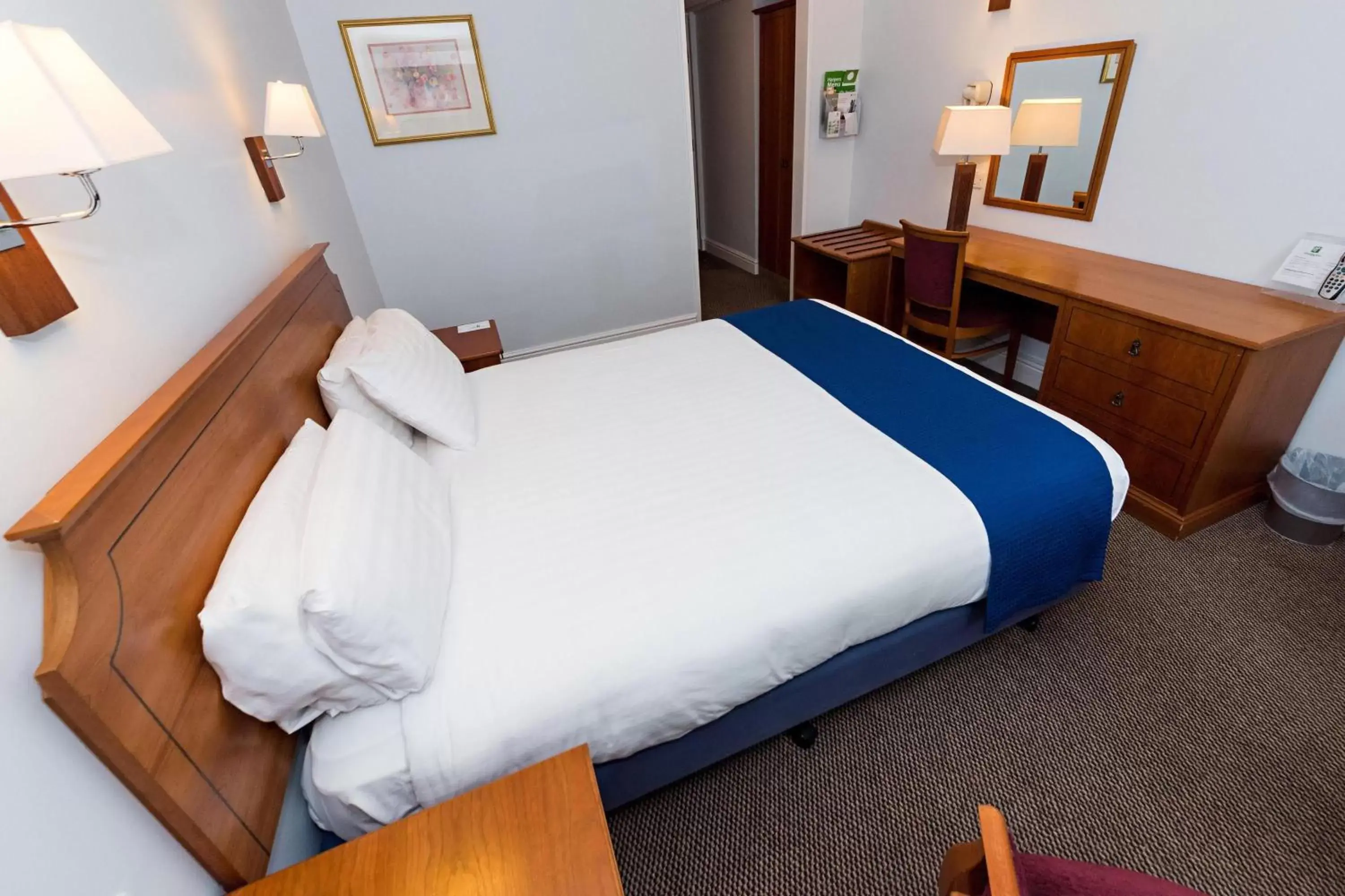 Bedroom, Bed in Holiday Inn Newport, an IHG Hotel