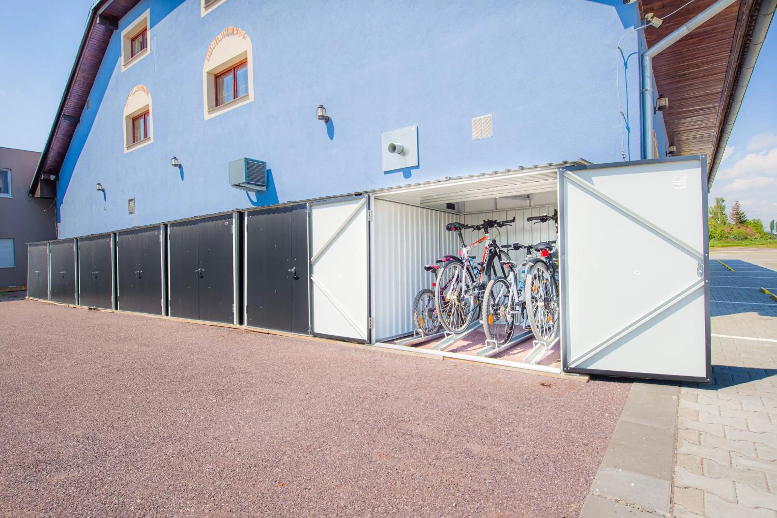 Facade/entrance in La Port